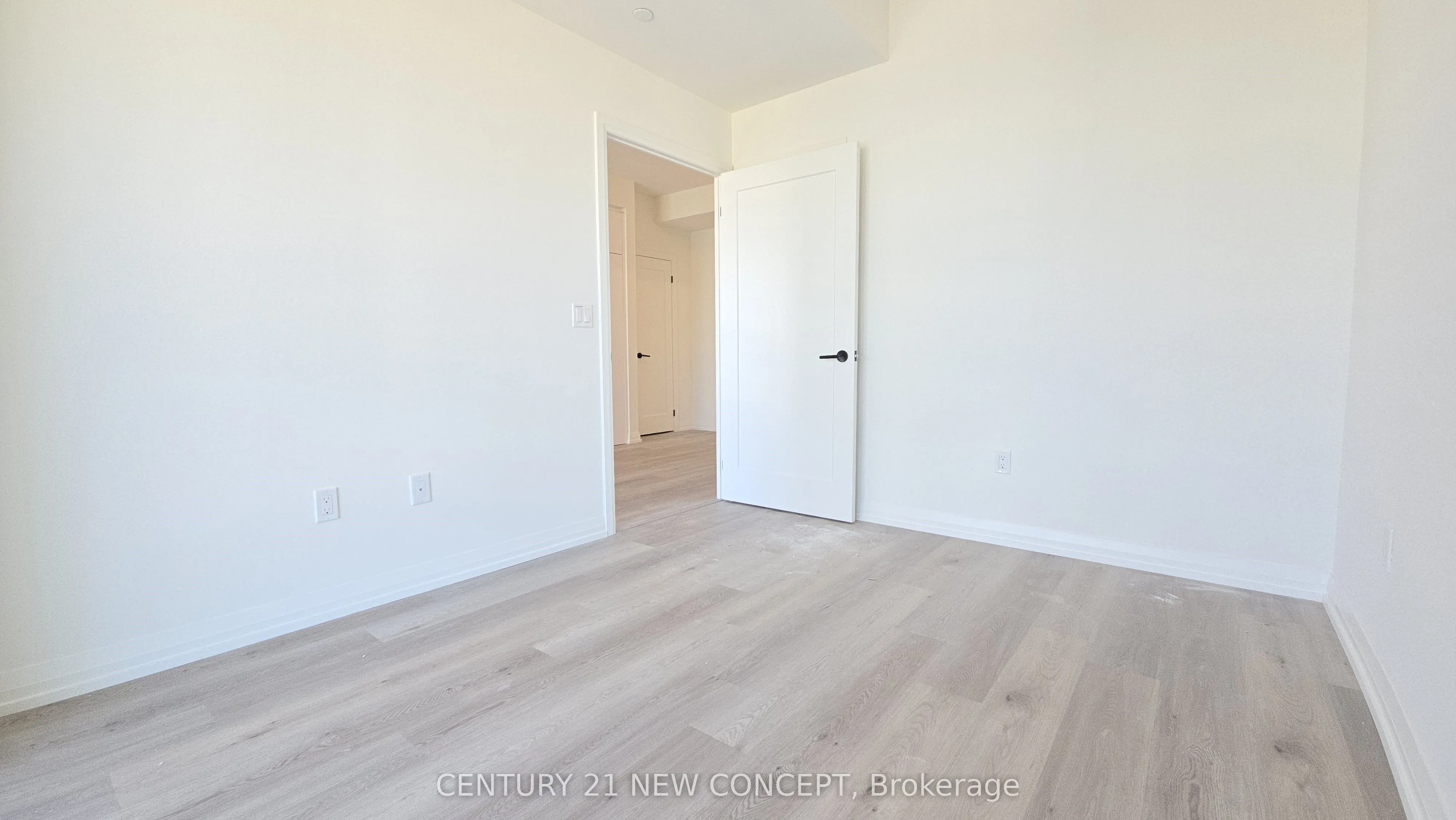 280 Dundas Street W, #1704
