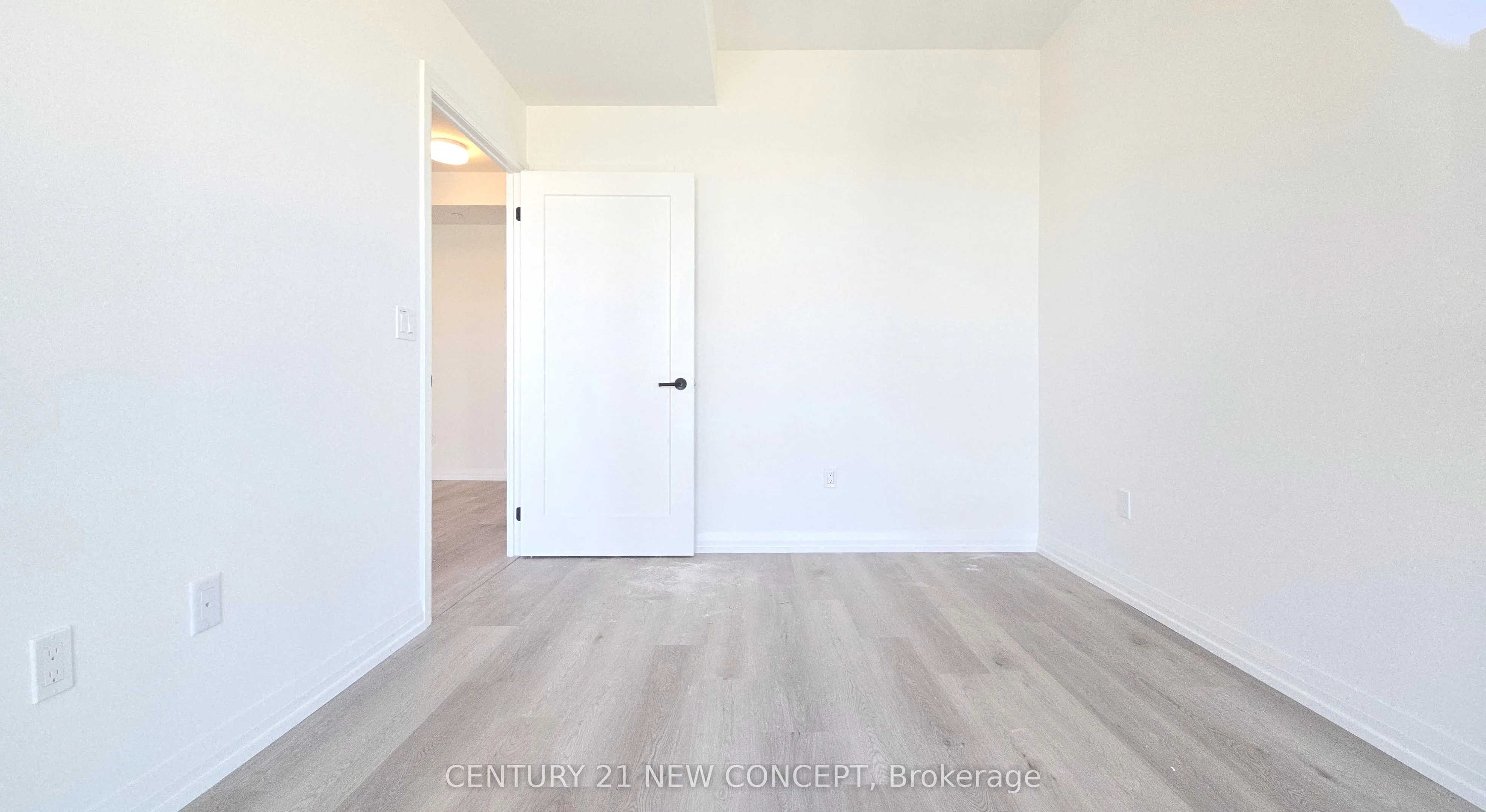280 Dundas Street W, #1704