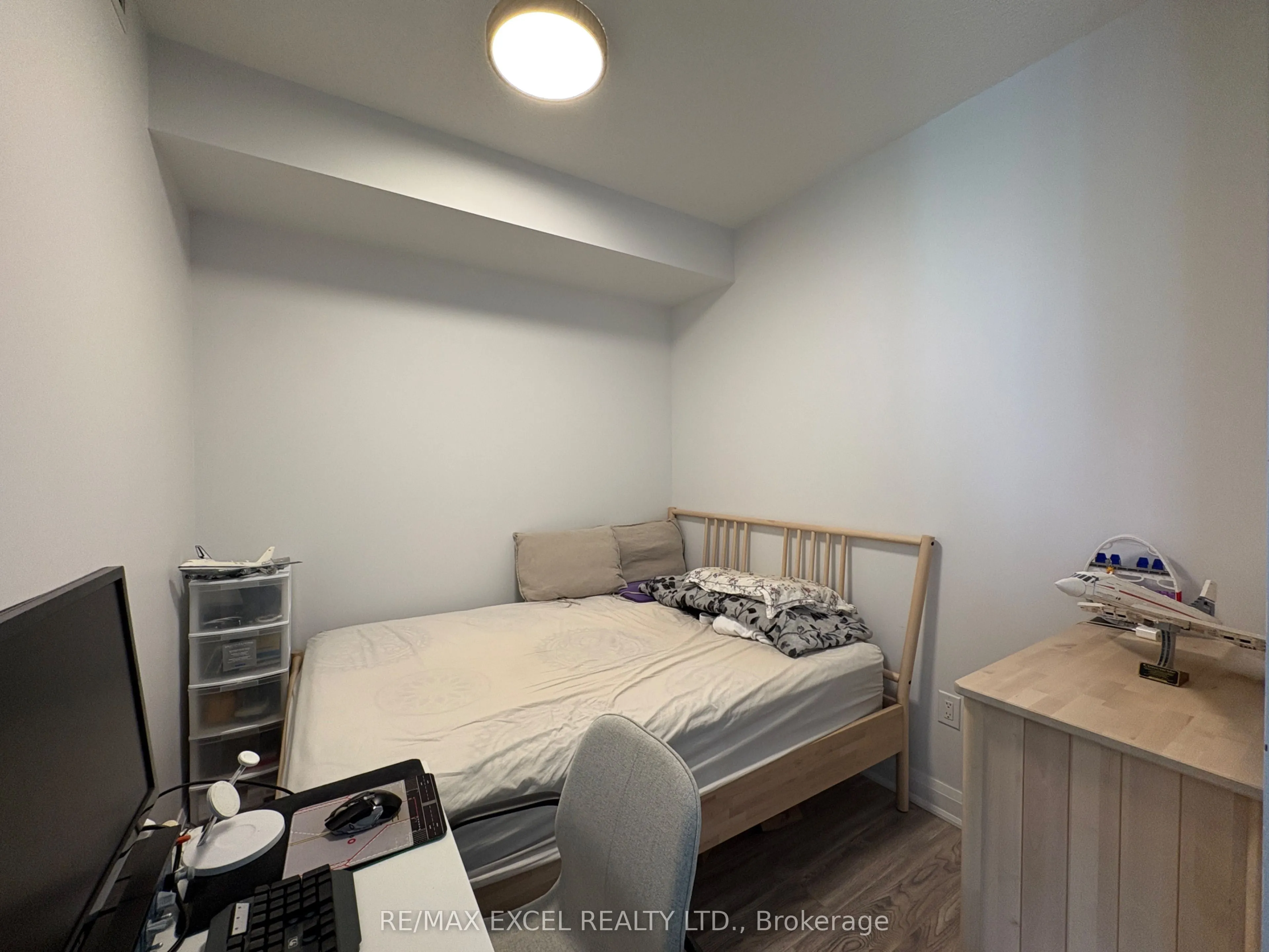 62 Forest Manor Road, #904