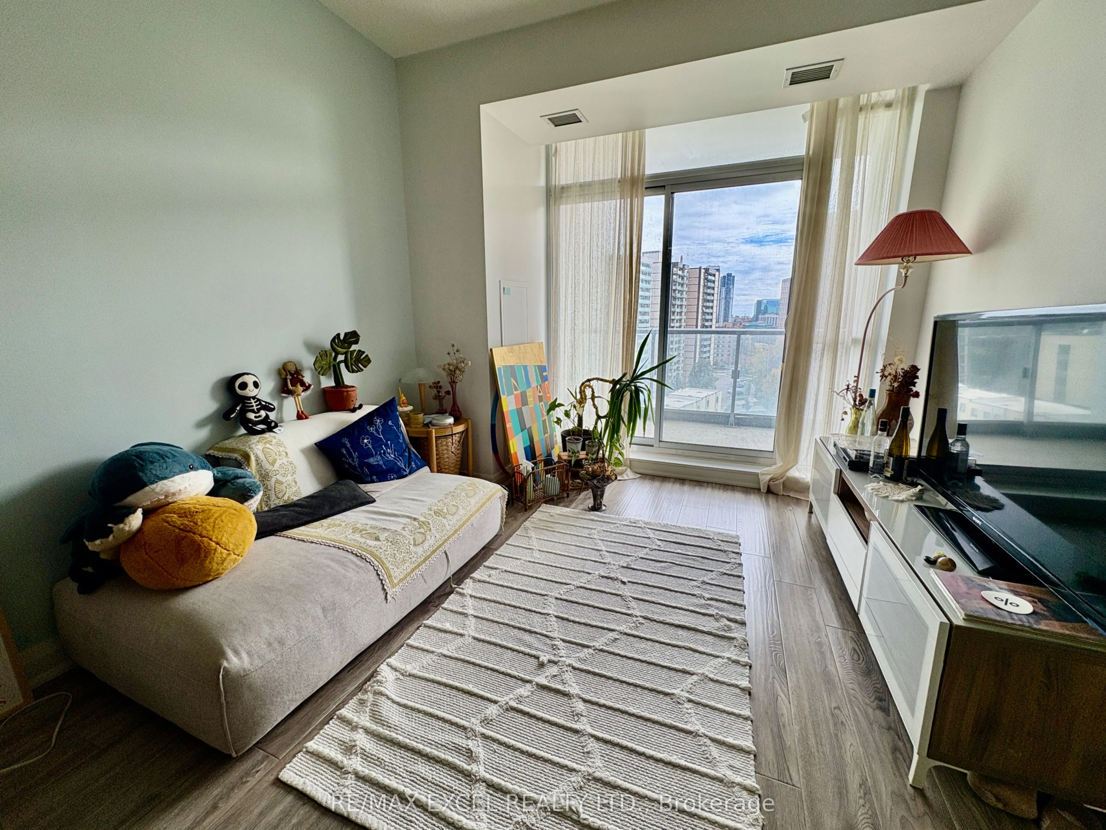 62 Forest Manor Road, #904