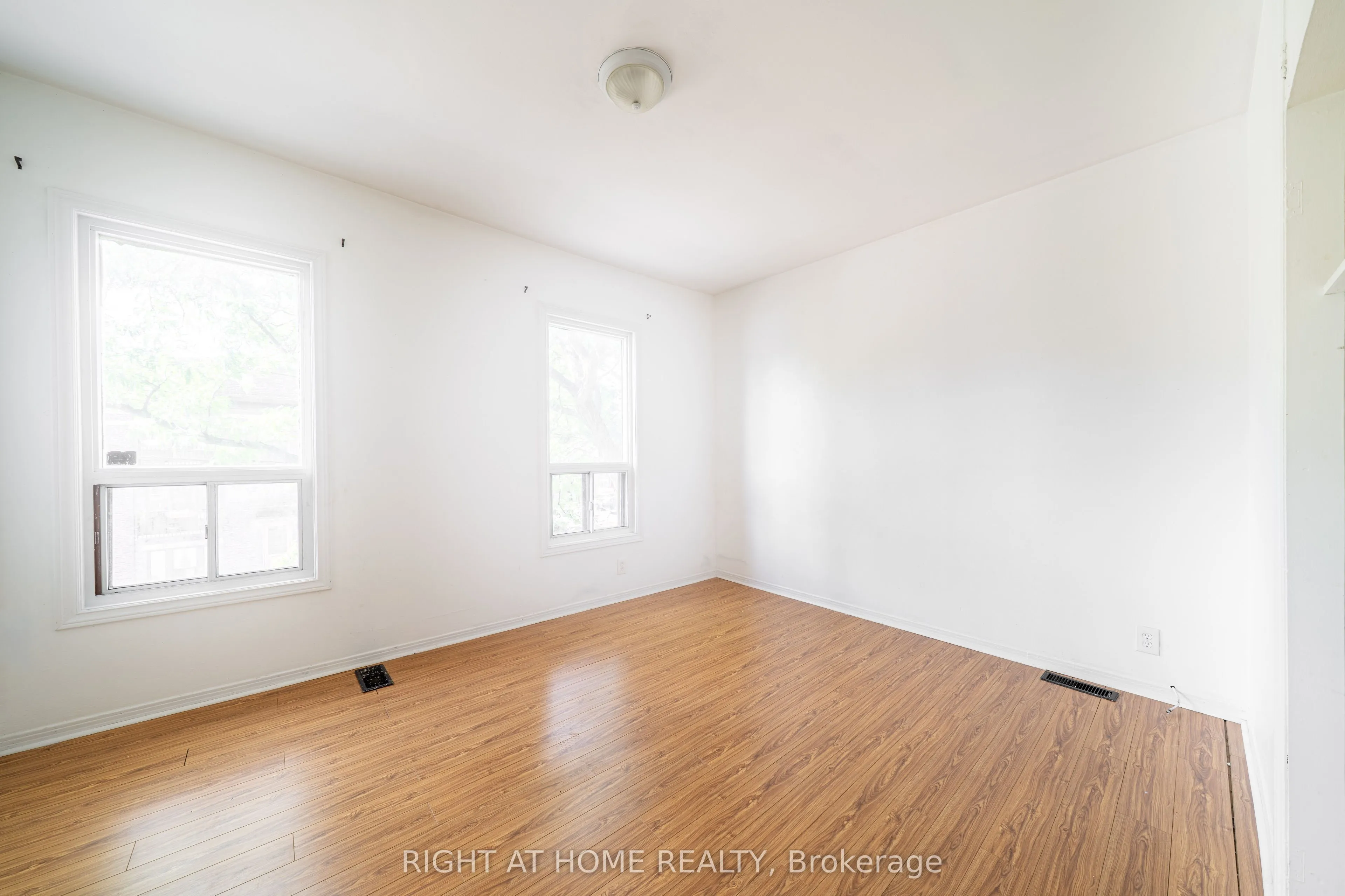 1059 Bathurst Street