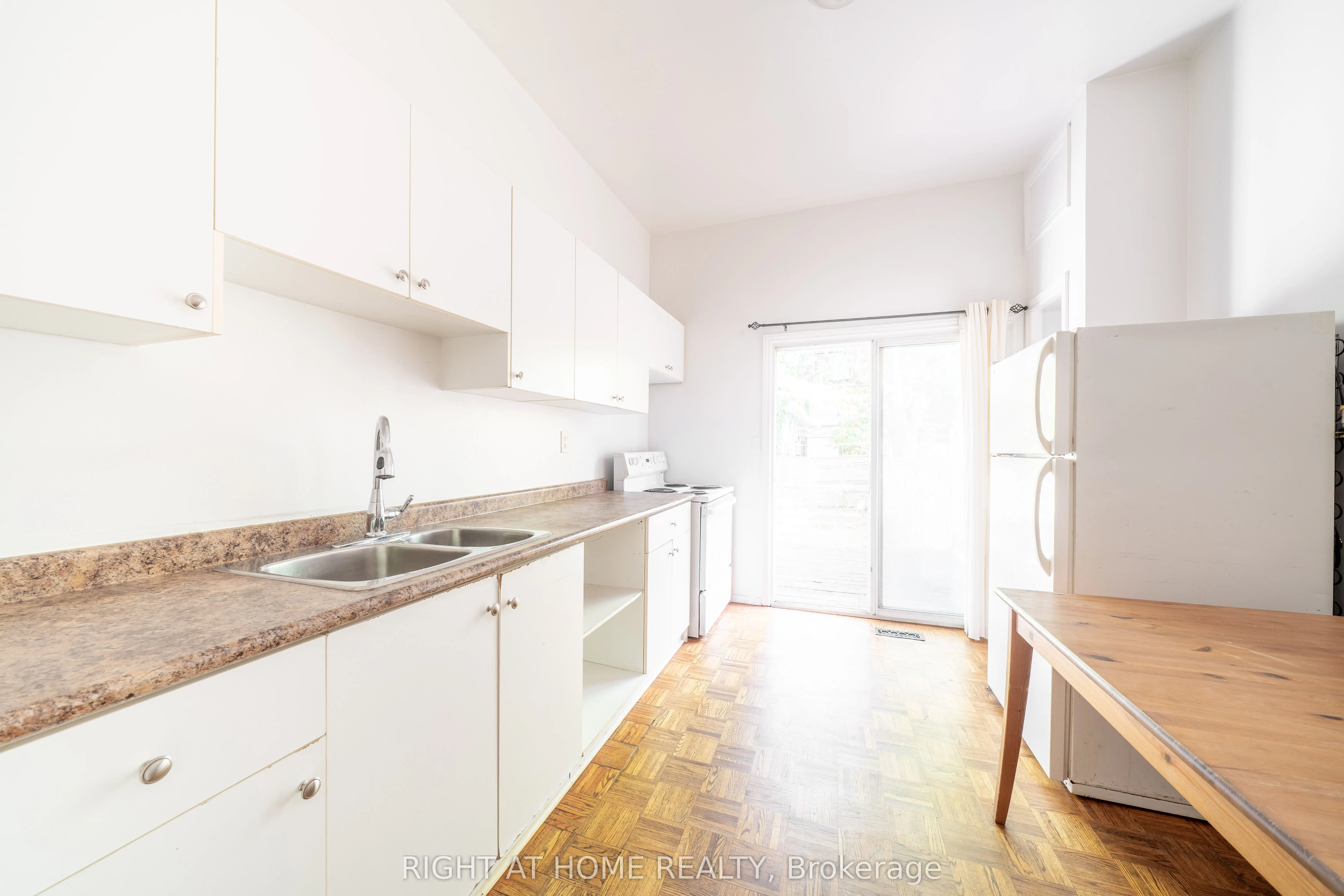 1059 Bathurst Street