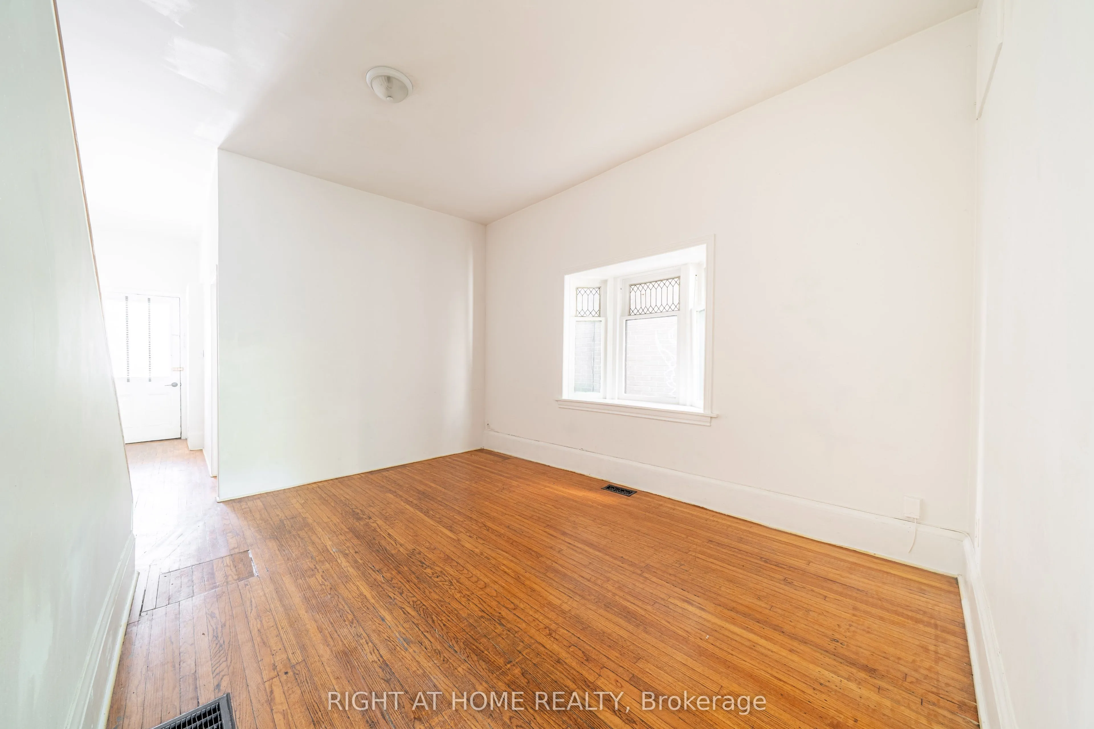 1059 Bathurst Street