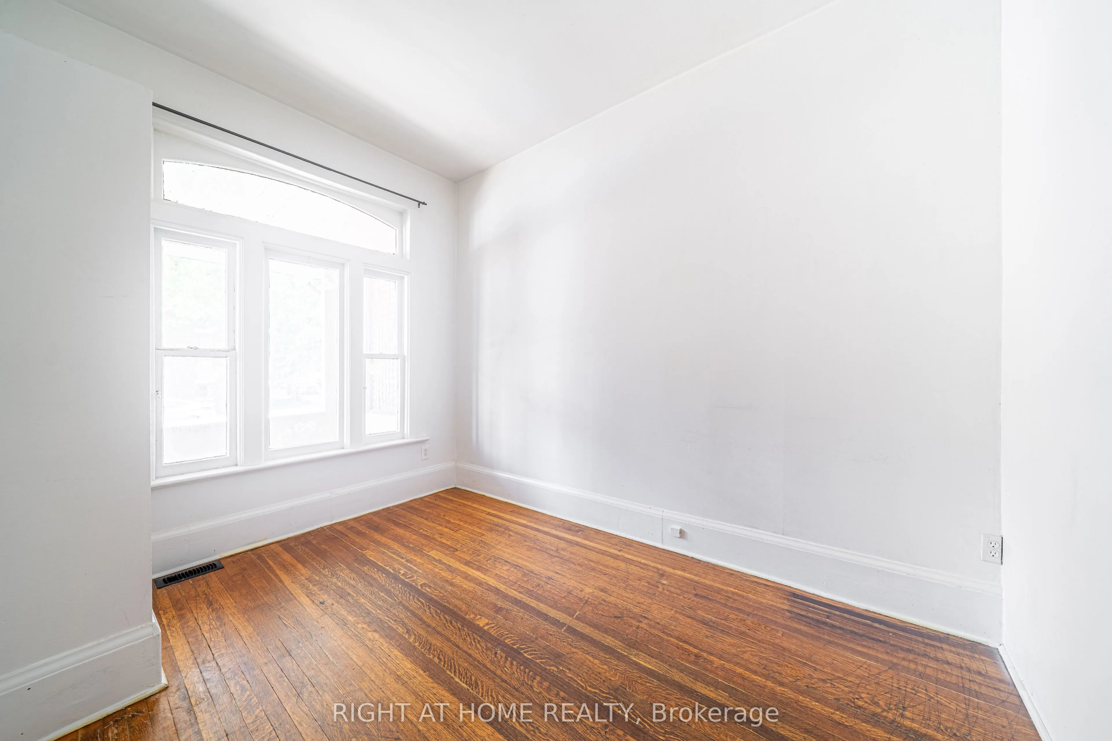 1059 Bathurst Street