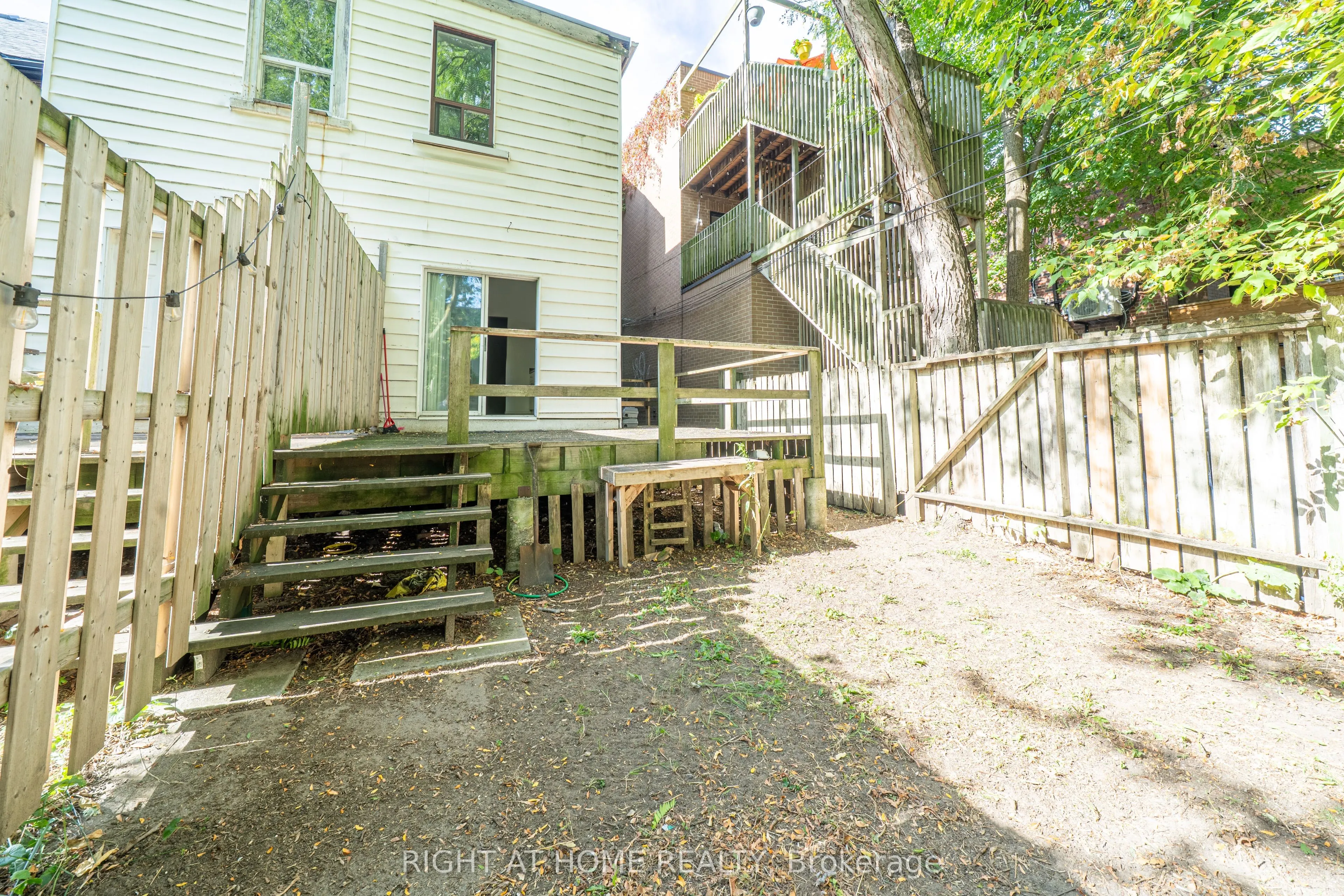 1059 Bathurst Street