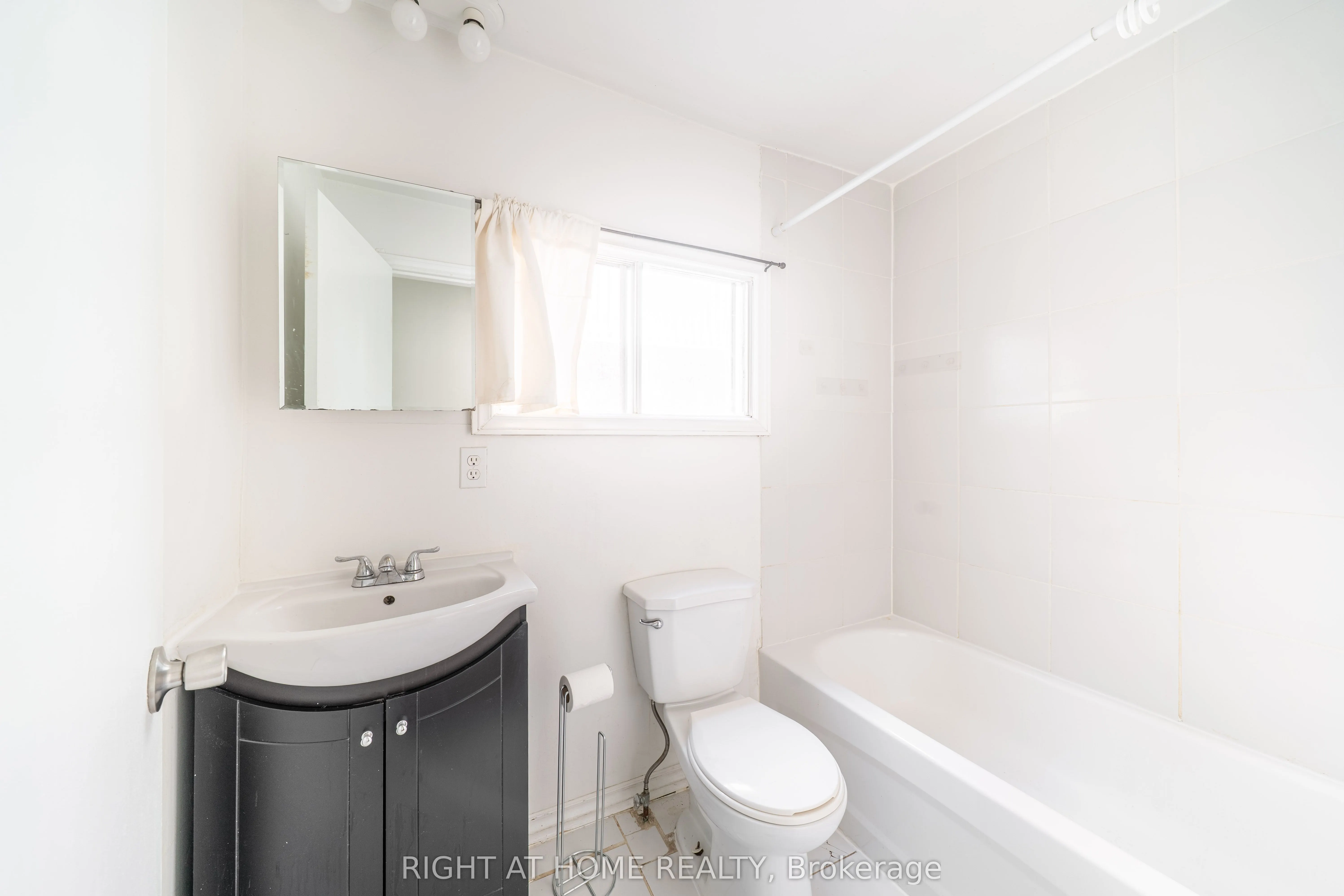1059 Bathurst Street