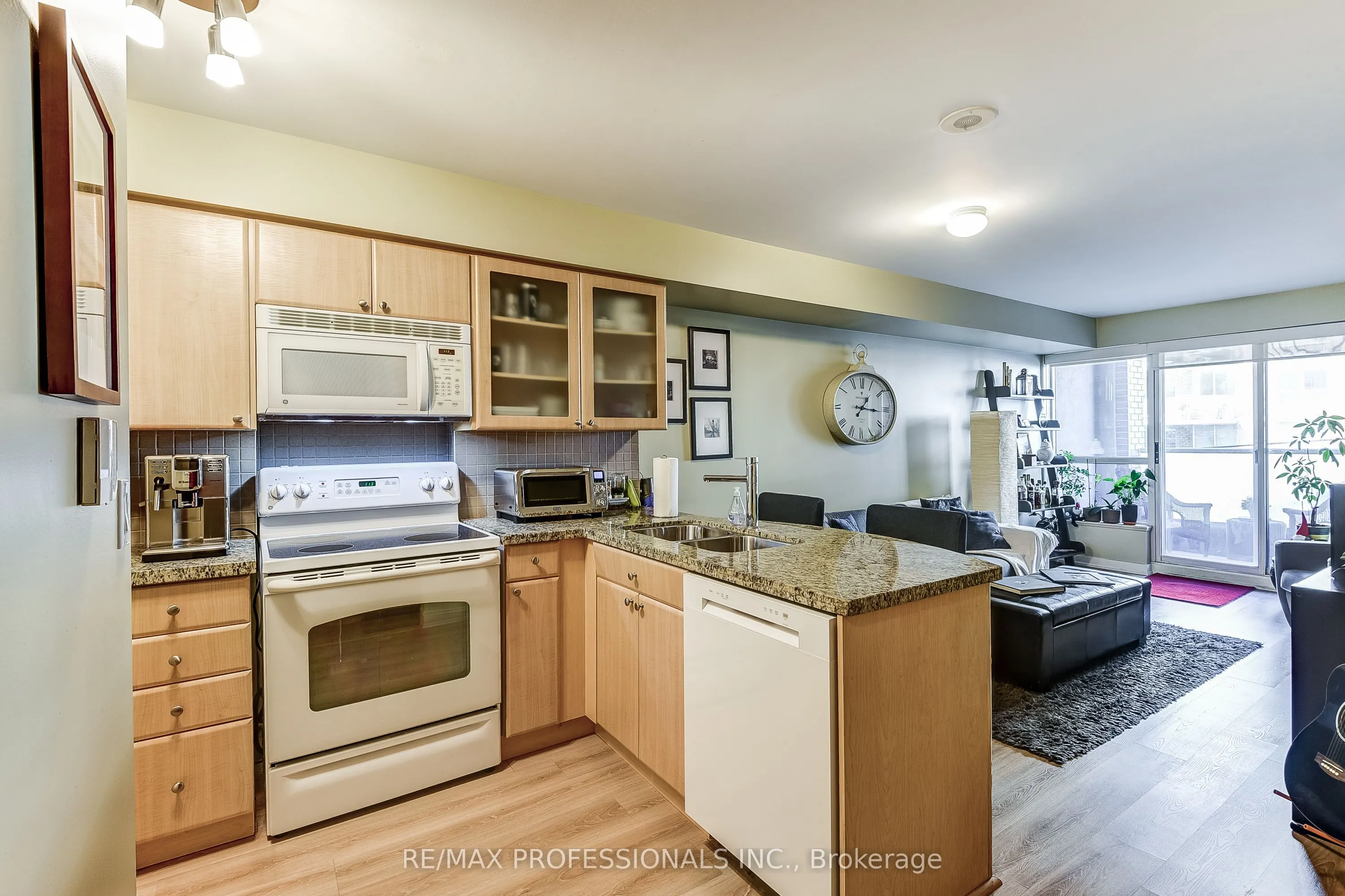1005 King Street W, #317