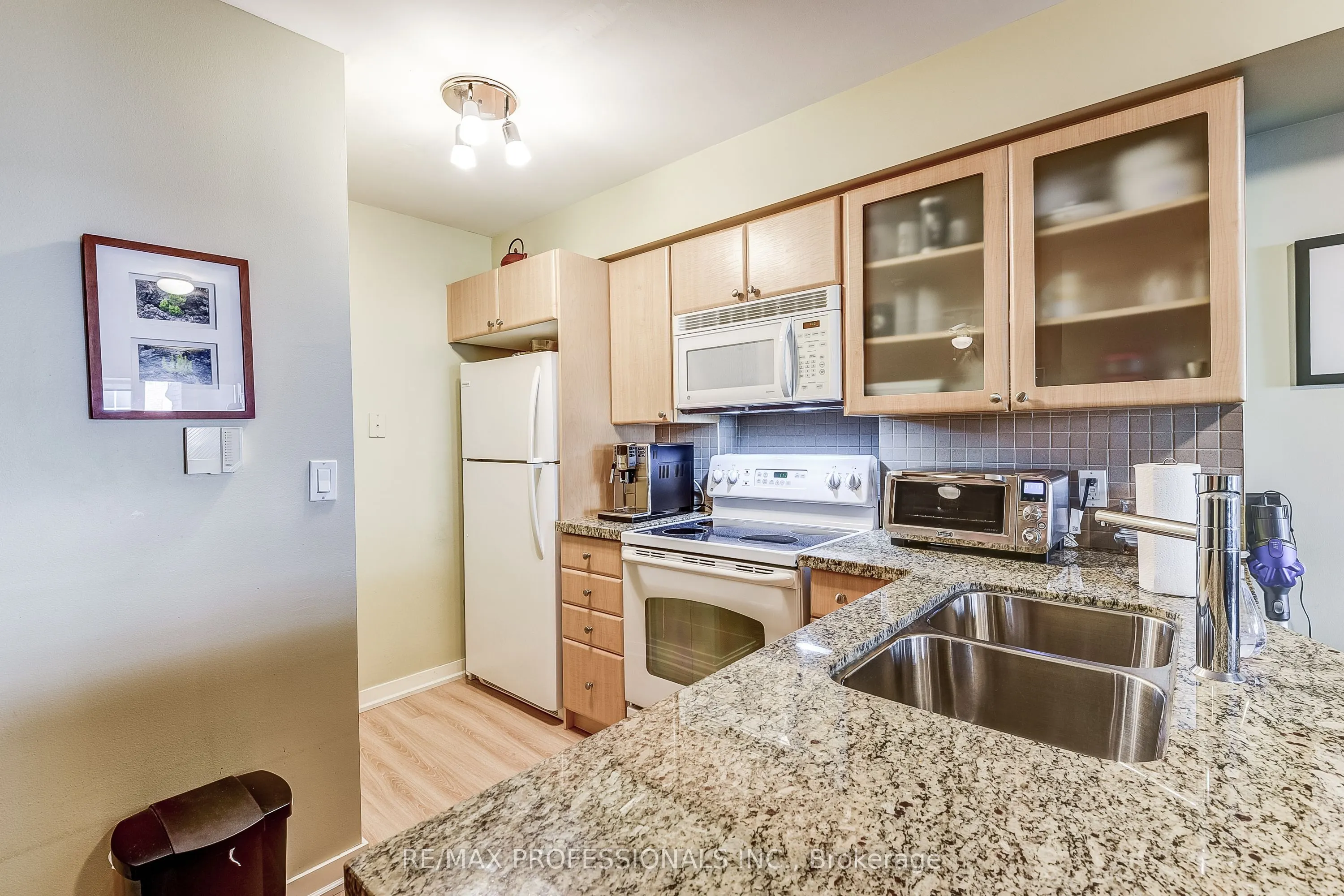 1005 King Street W, #317