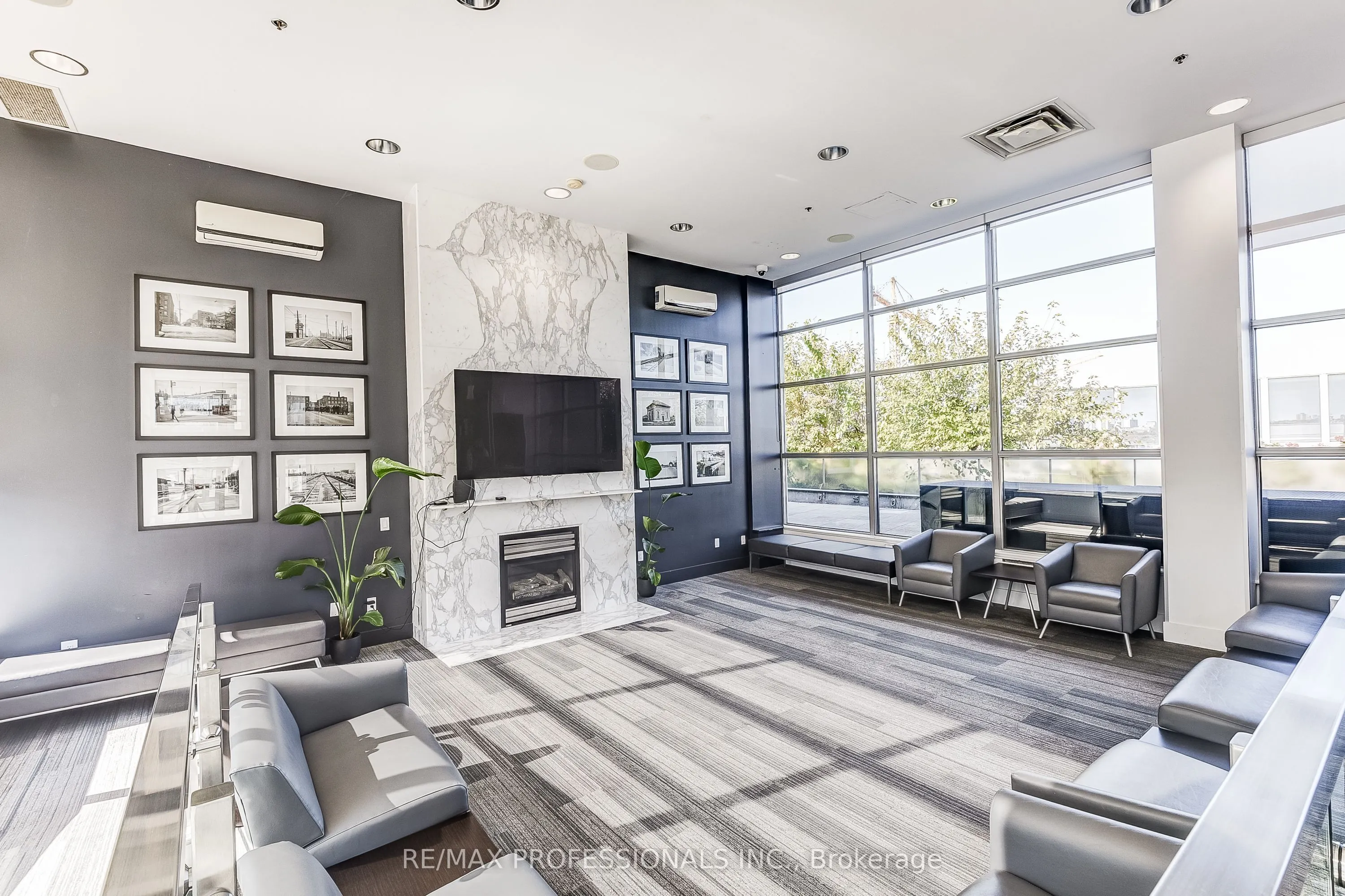1005 King Street W, #317