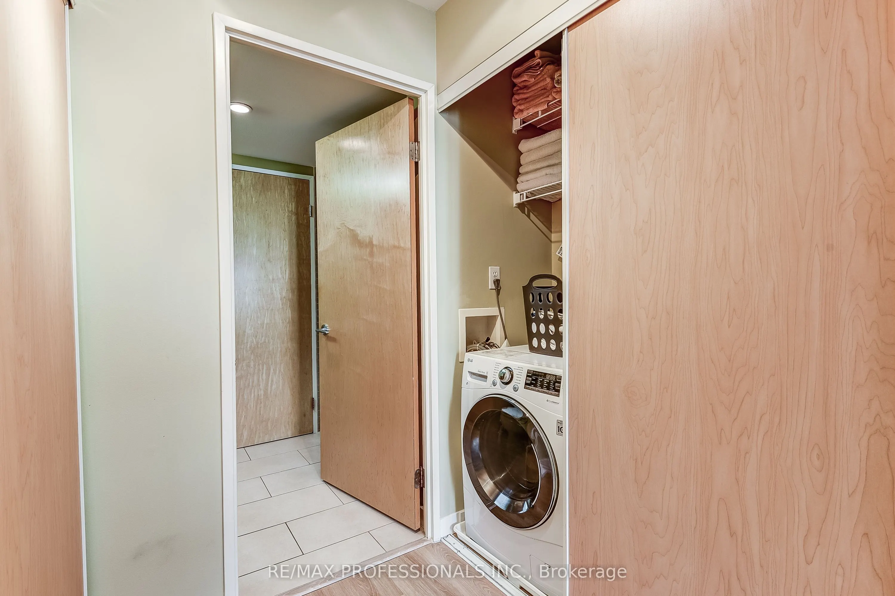 1005 King Street W, #317