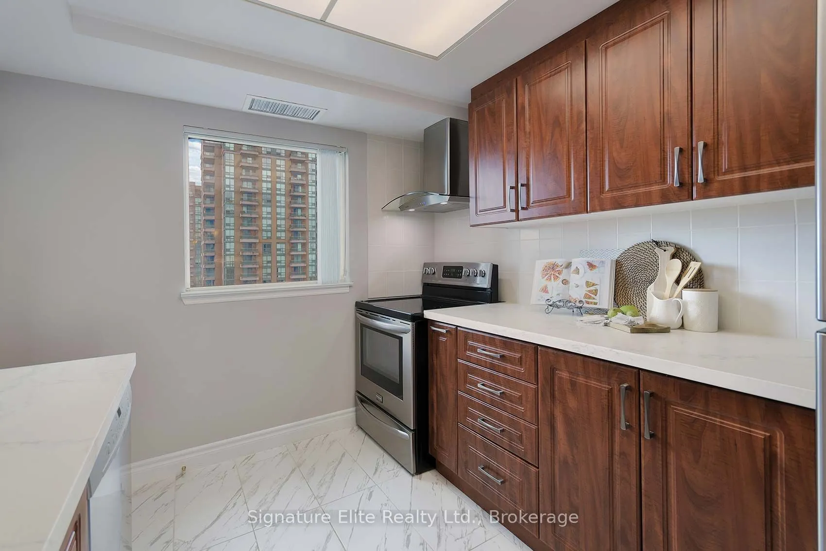 7 Bishop Avenue, #1601
