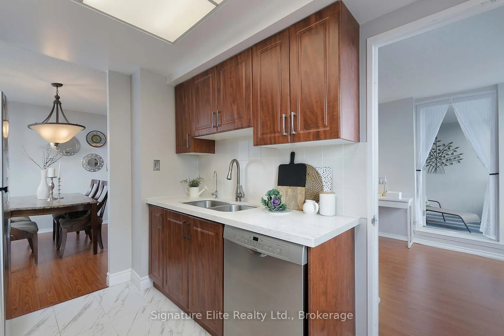 7 Bishop Avenue, #1601