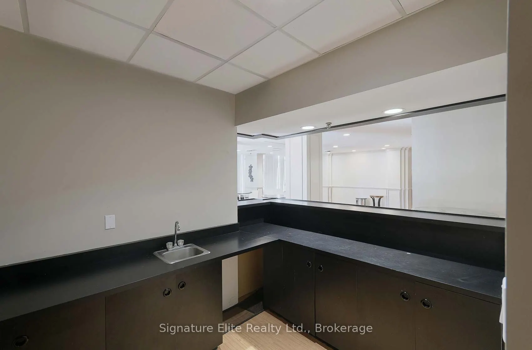 7 Bishop Avenue, #1601
