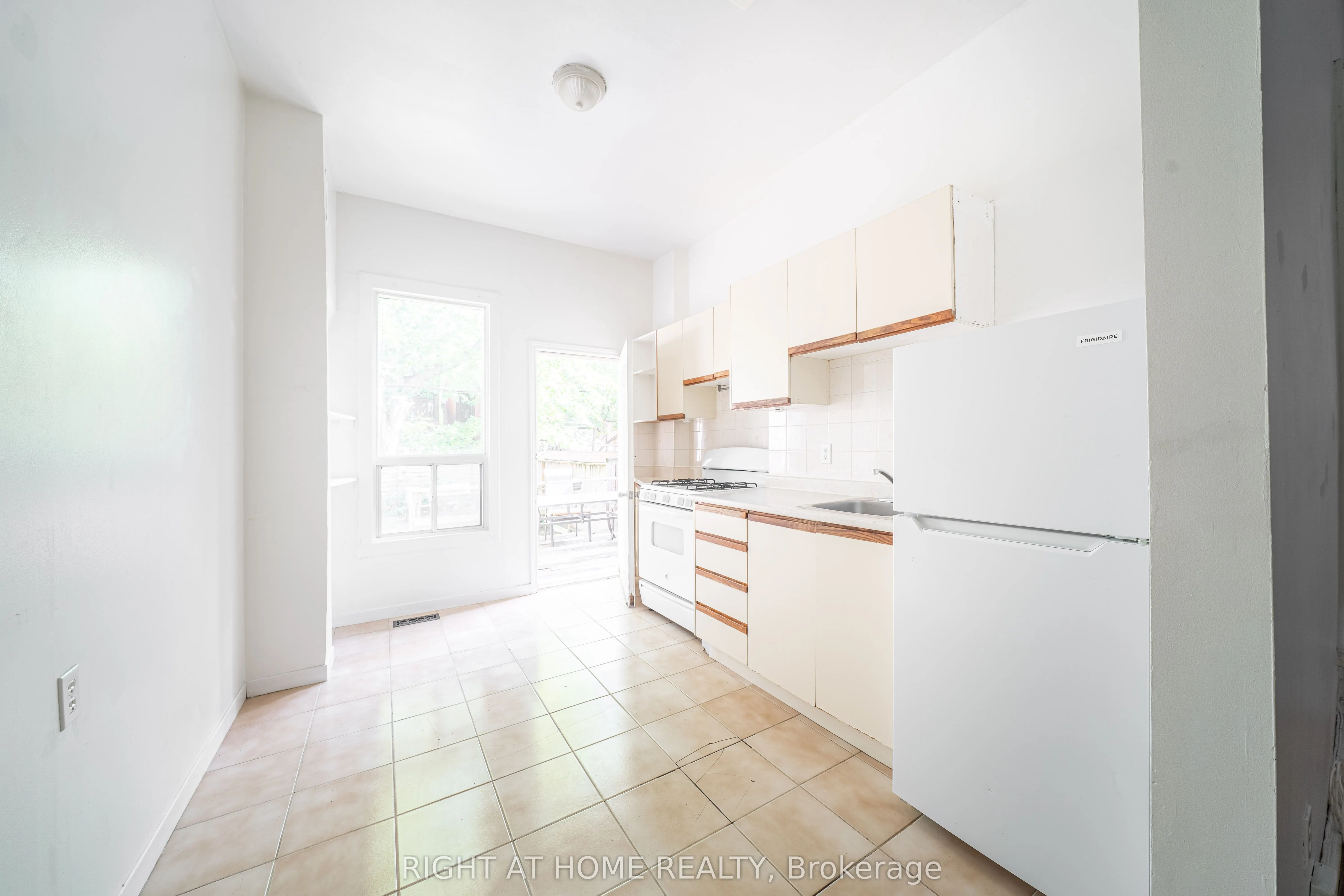 1057 Bathurst Street