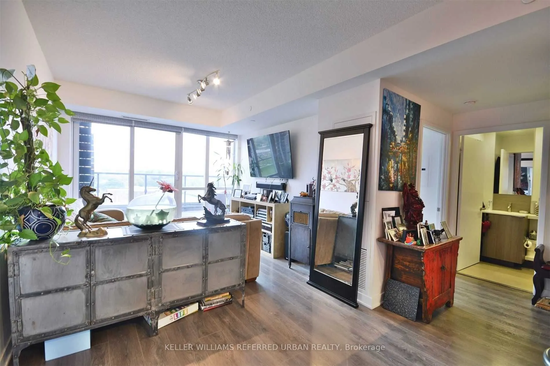 170 Sumach Street, #817