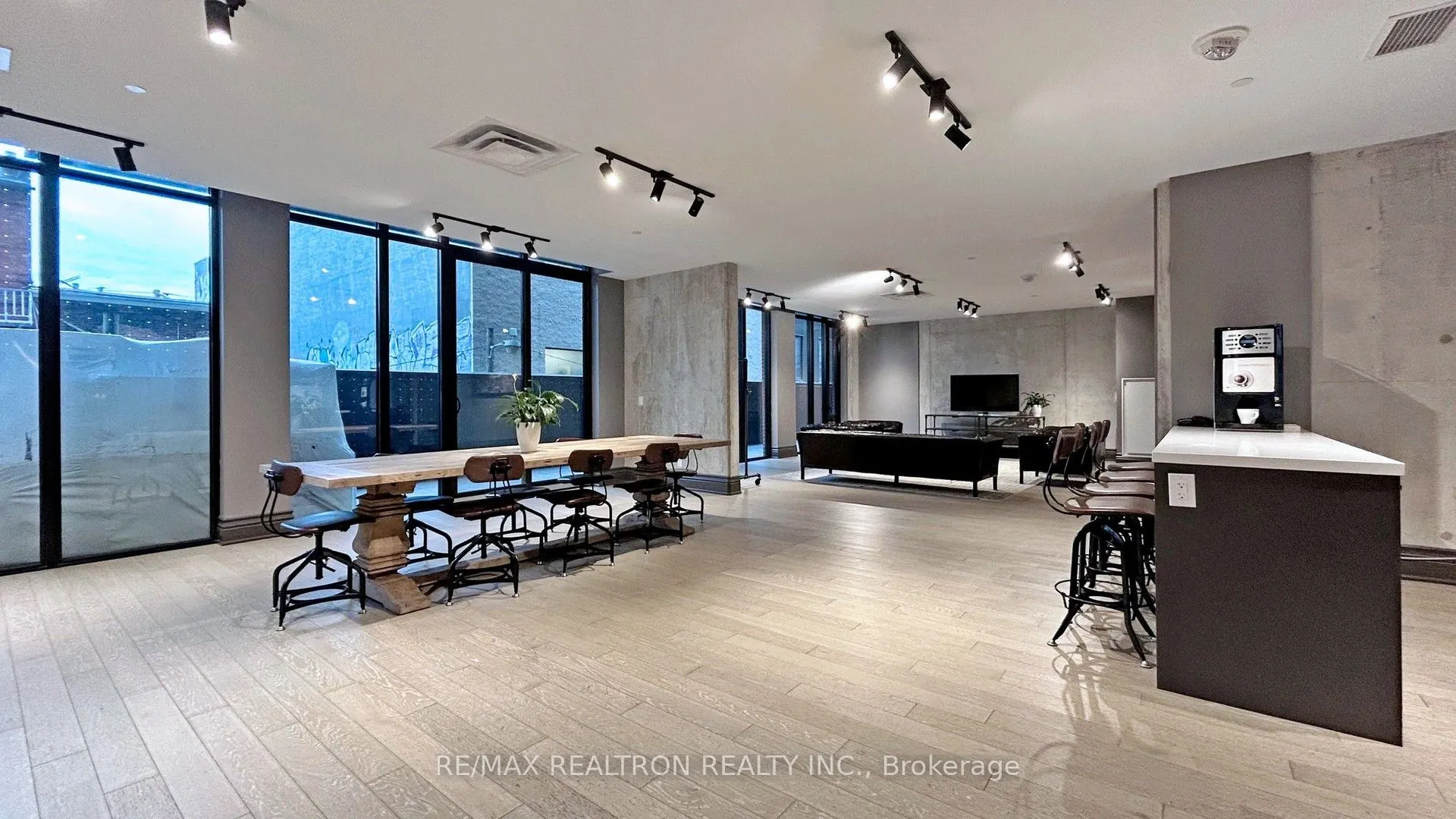 608 Richmond Street W, #201
