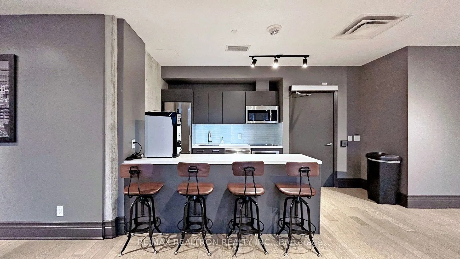 608 Richmond Street W, #201