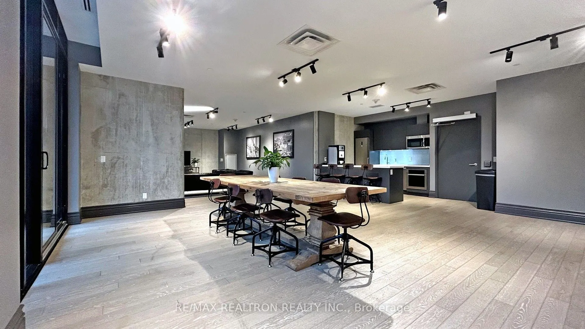 608 Richmond Street W, #201