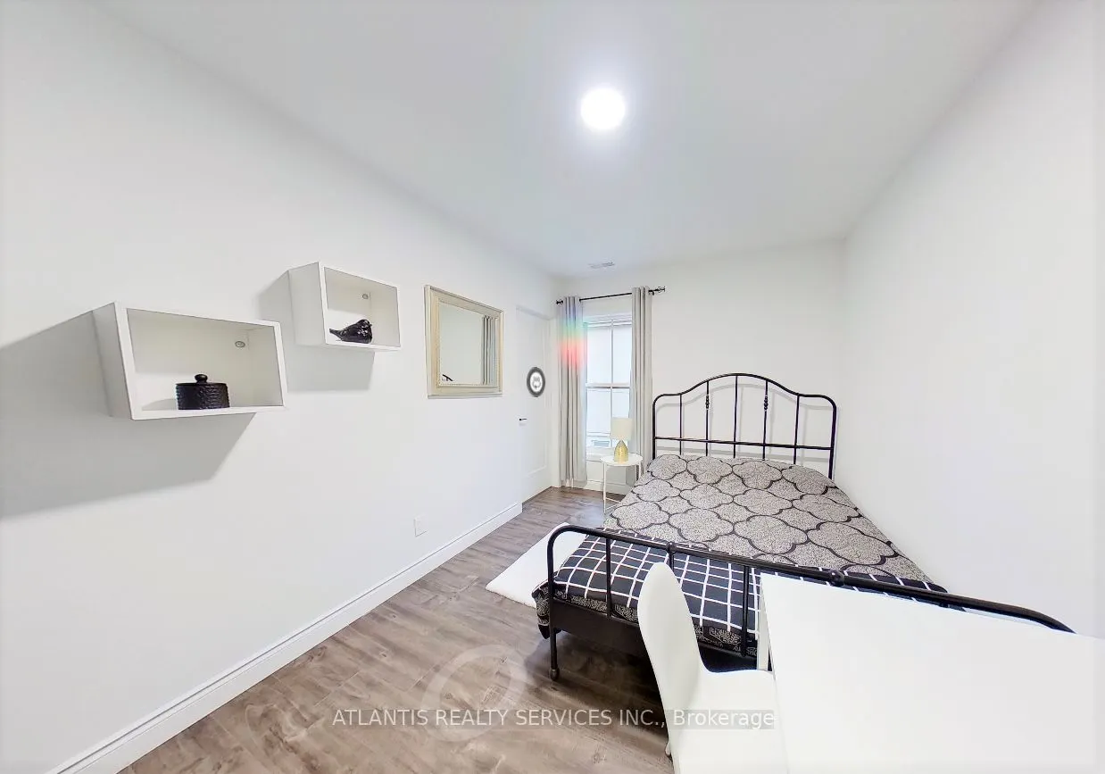 523 Lansdowne Avenue, #C