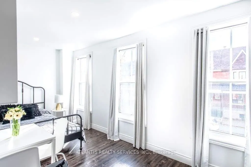 523 Lansdowne Avenue, #C
