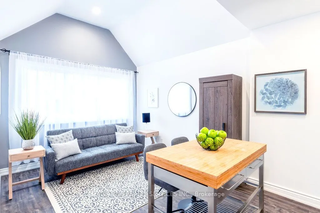 523 Lansdowne Avenue, #C