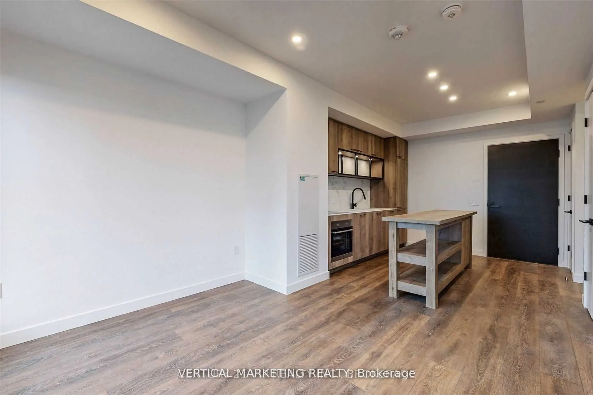 505 Richmond Street W, #815