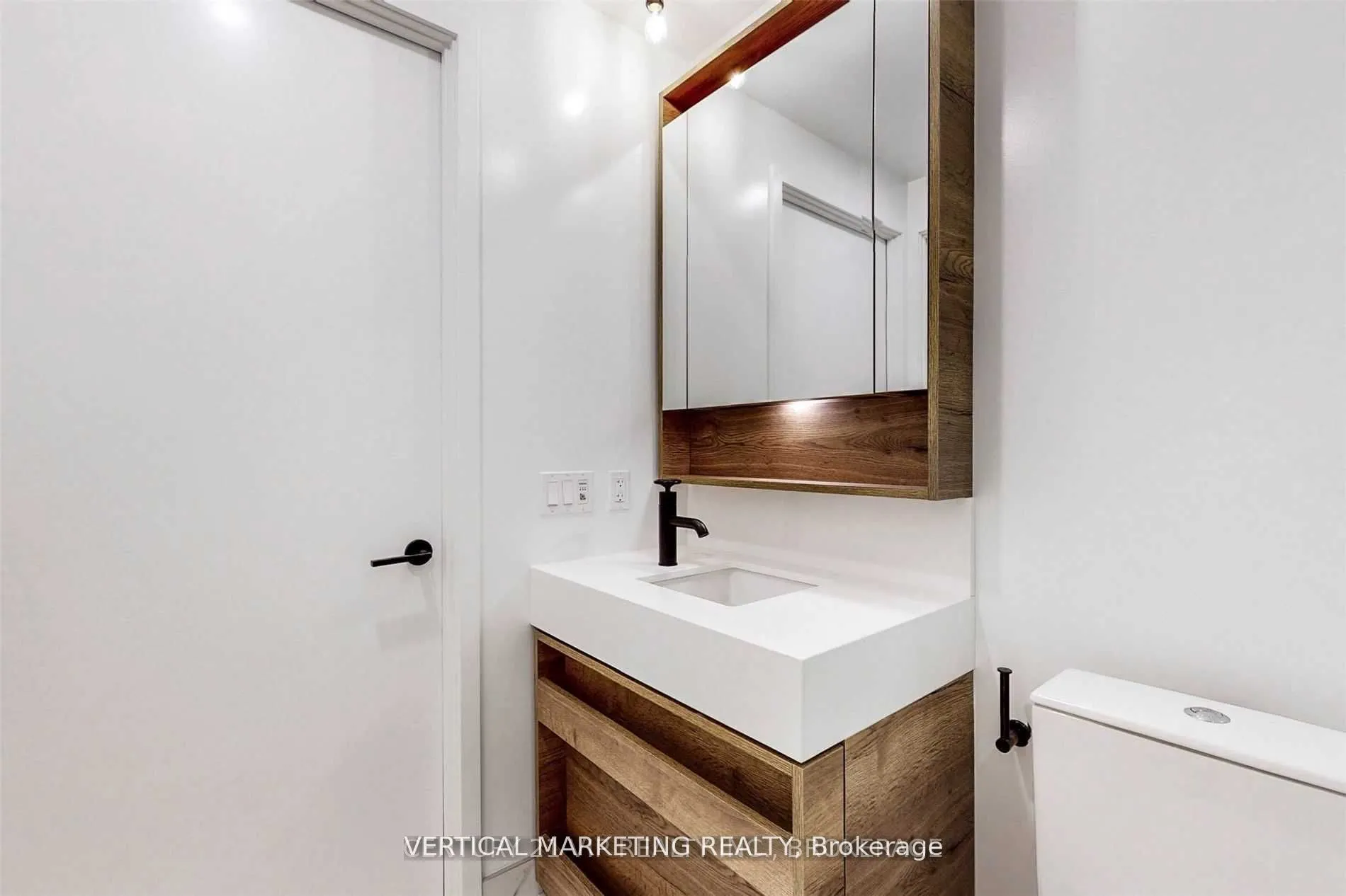 505 Richmond Street W, #815