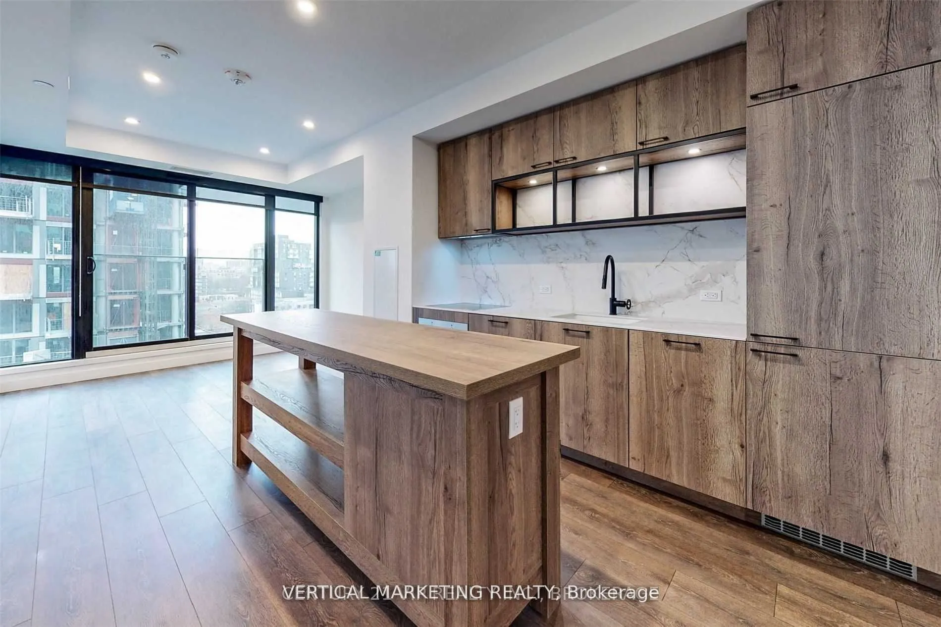 505 Richmond Street W, #815