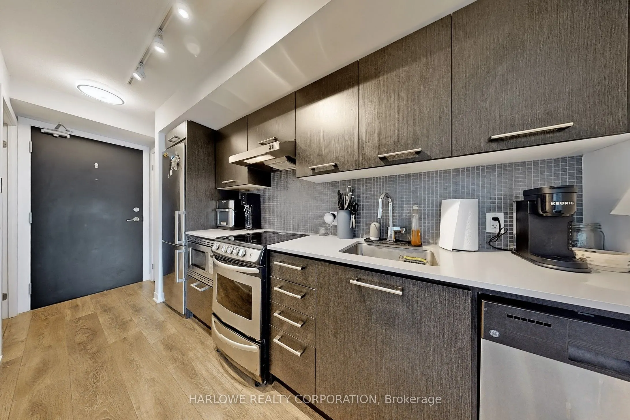 87 Peter Street, #1005