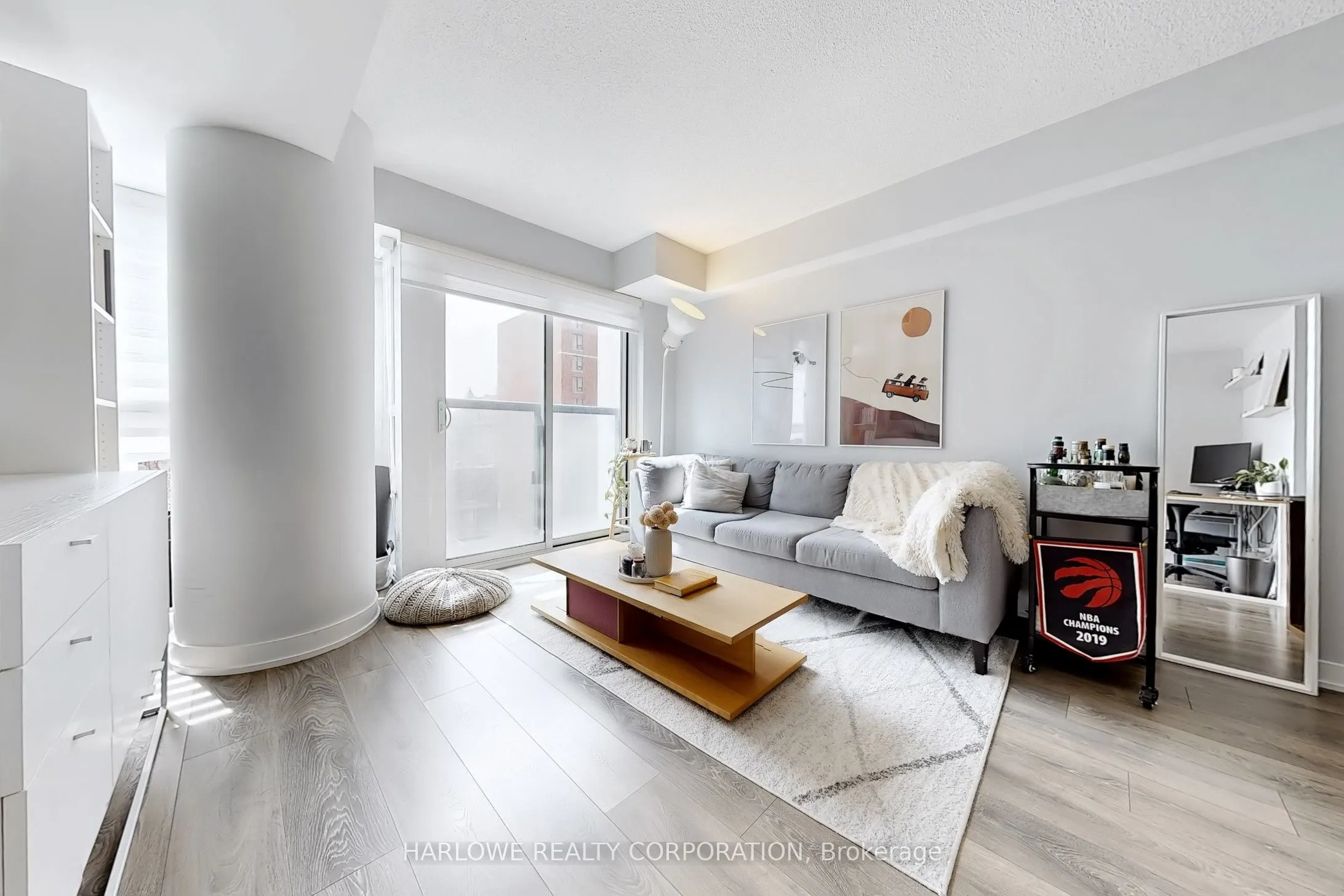 87 Peter Street, #1005