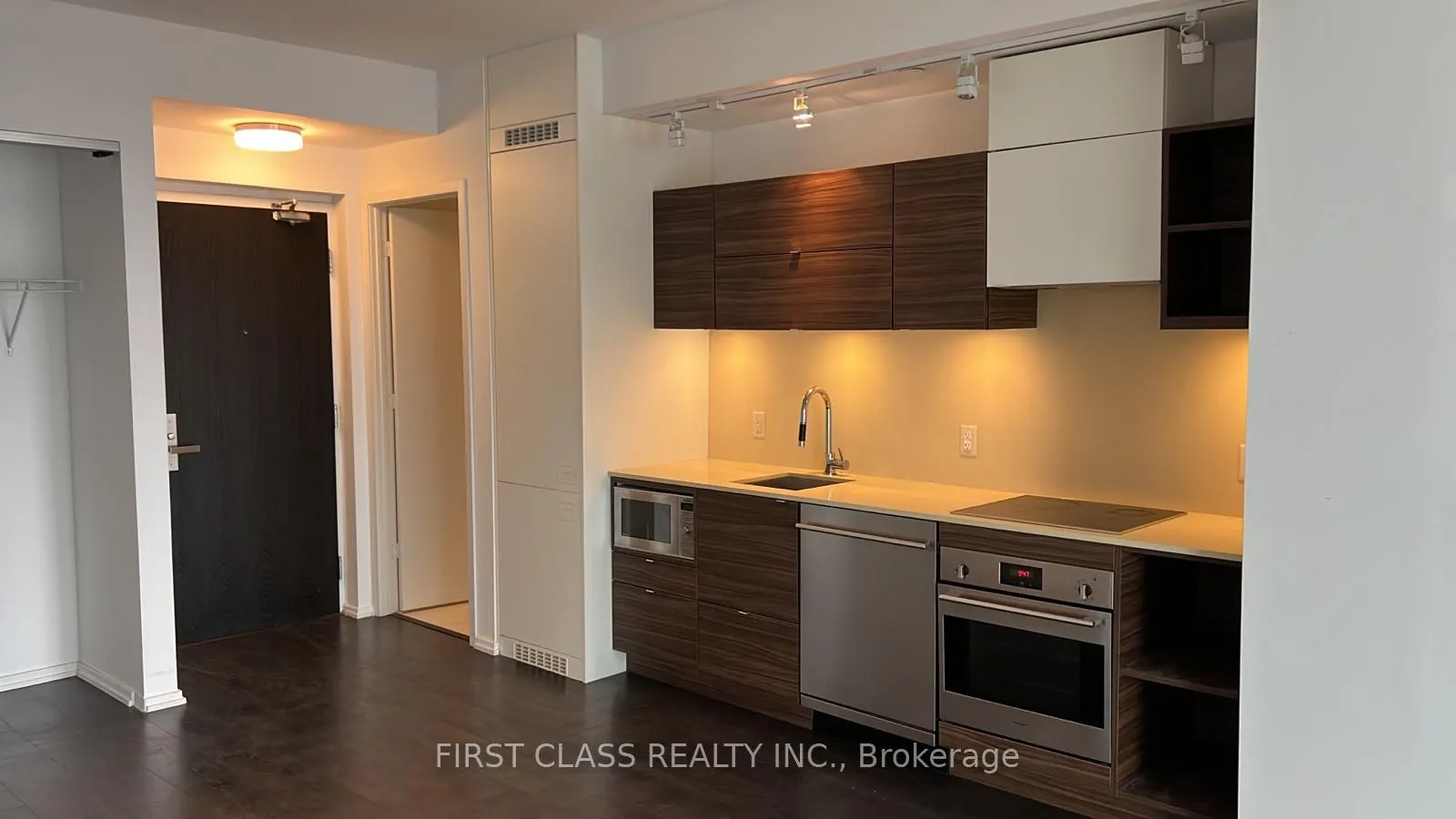 125 Peter Street, #2713