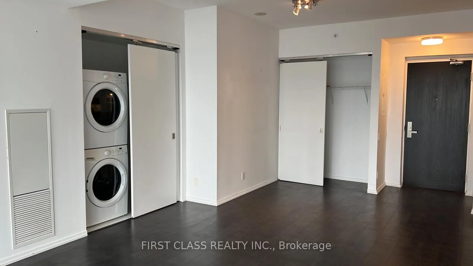 125 Peter Street, #2713