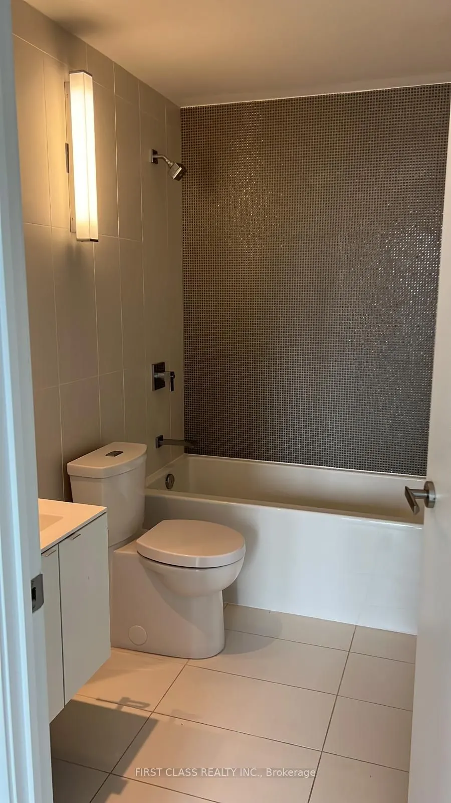 125 Peter Street, #2713