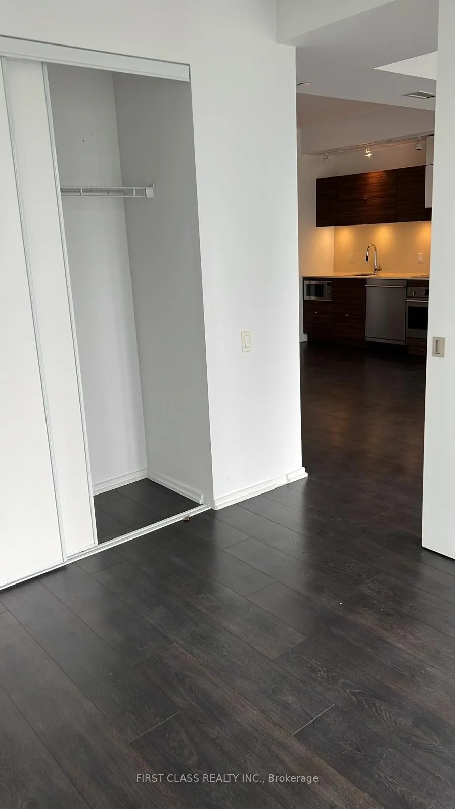 125 Peter Street, #2713
