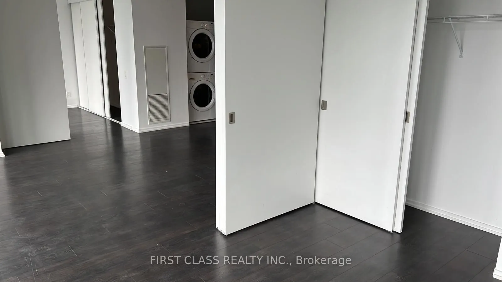 125 Peter Street, #2713