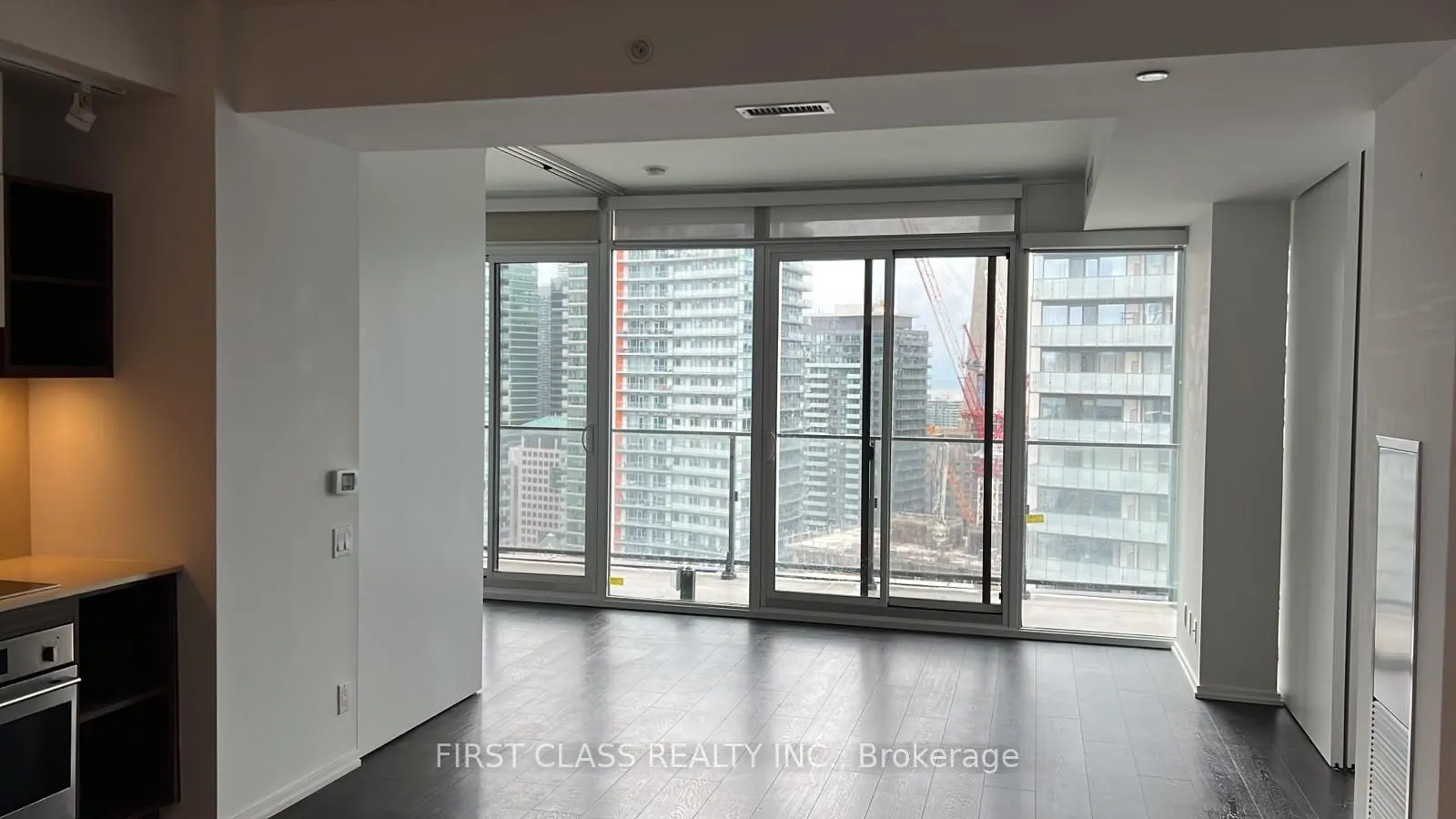 125 Peter Street, #2713