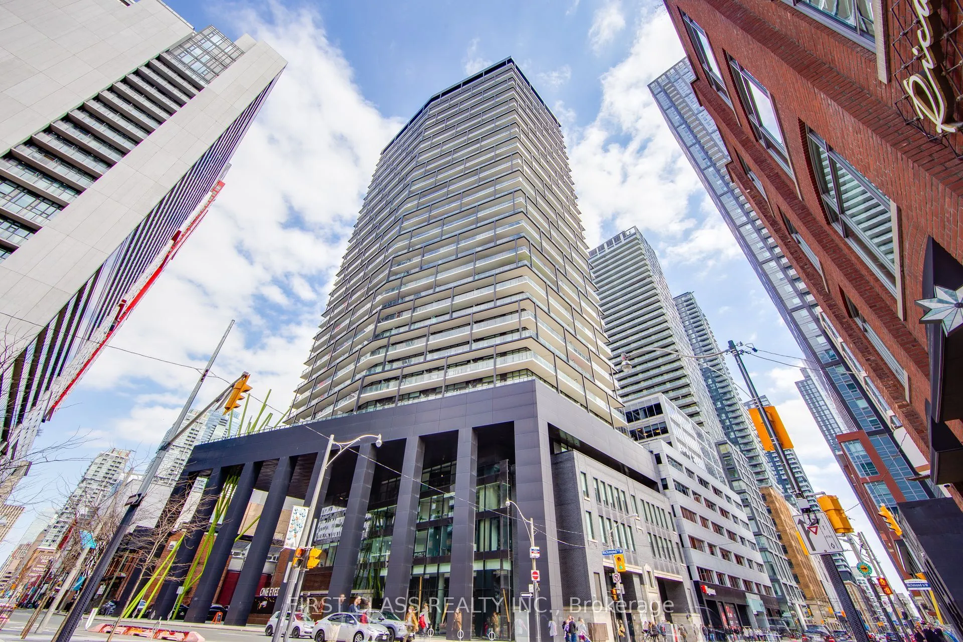 125 Peter Street, #2713