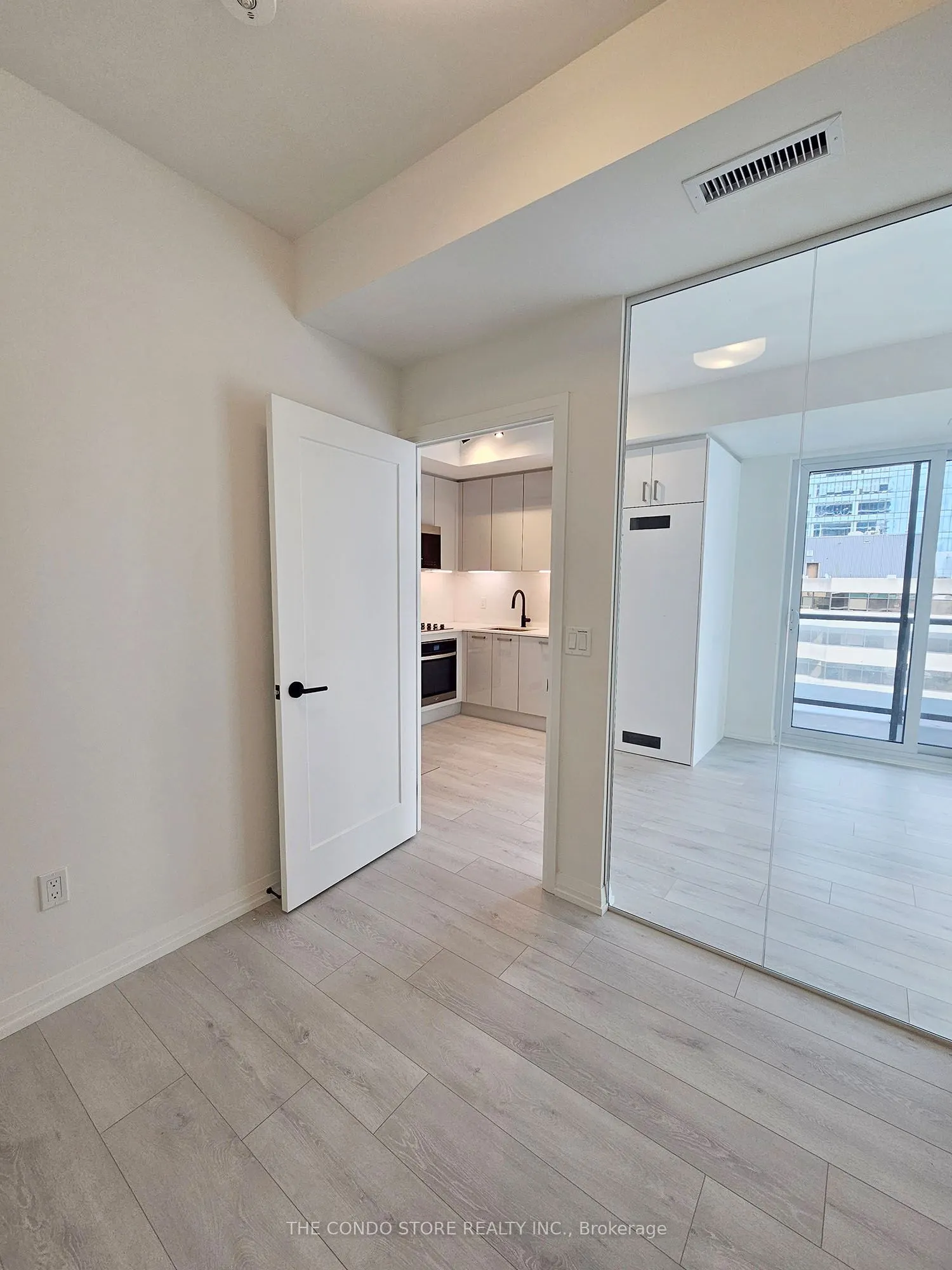 280 Dundas Street W, #804