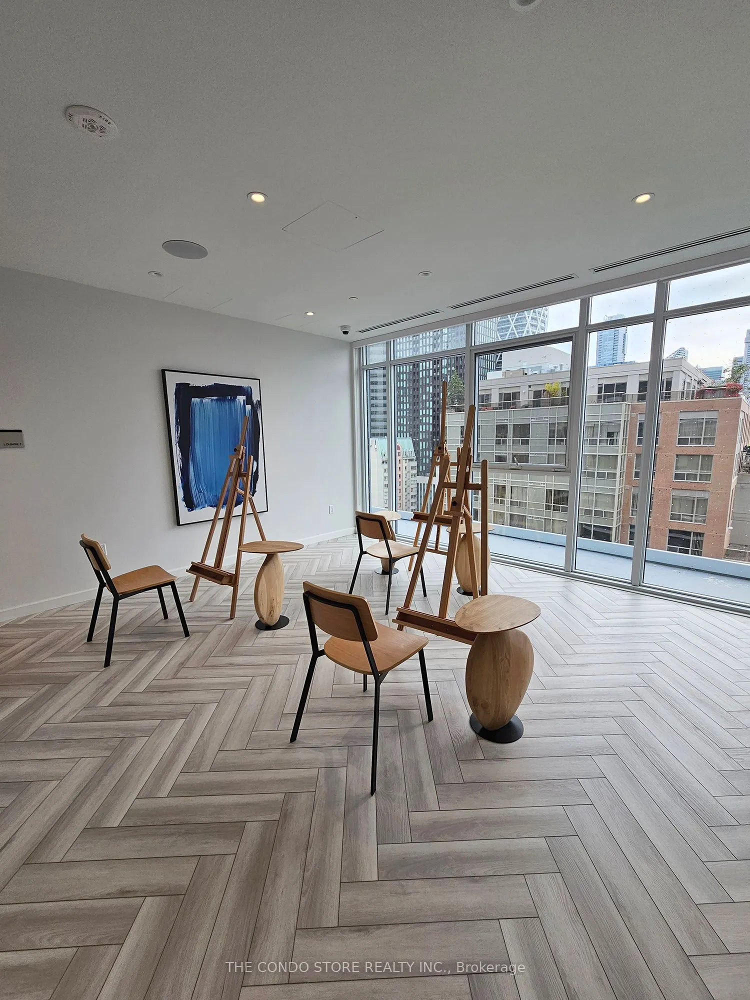 280 Dundas Street W, #804
