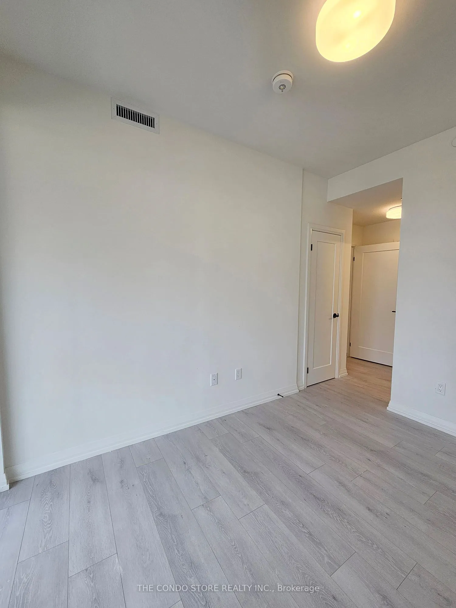 280 Dundas Street W, #804