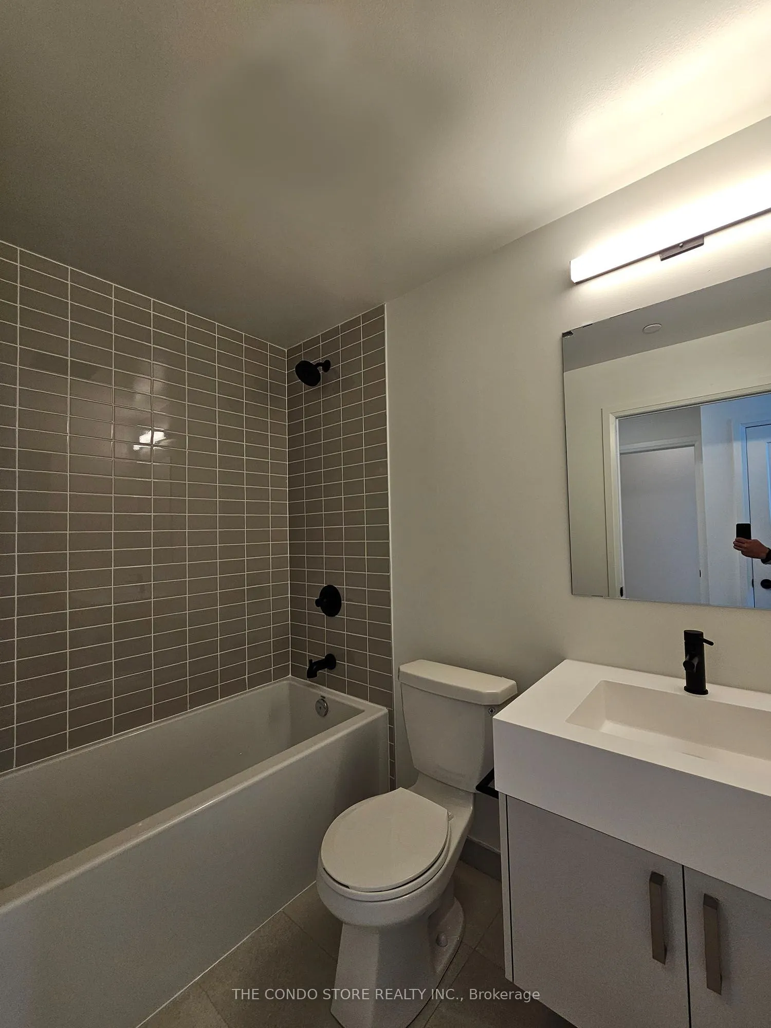 280 Dundas Street W, #804