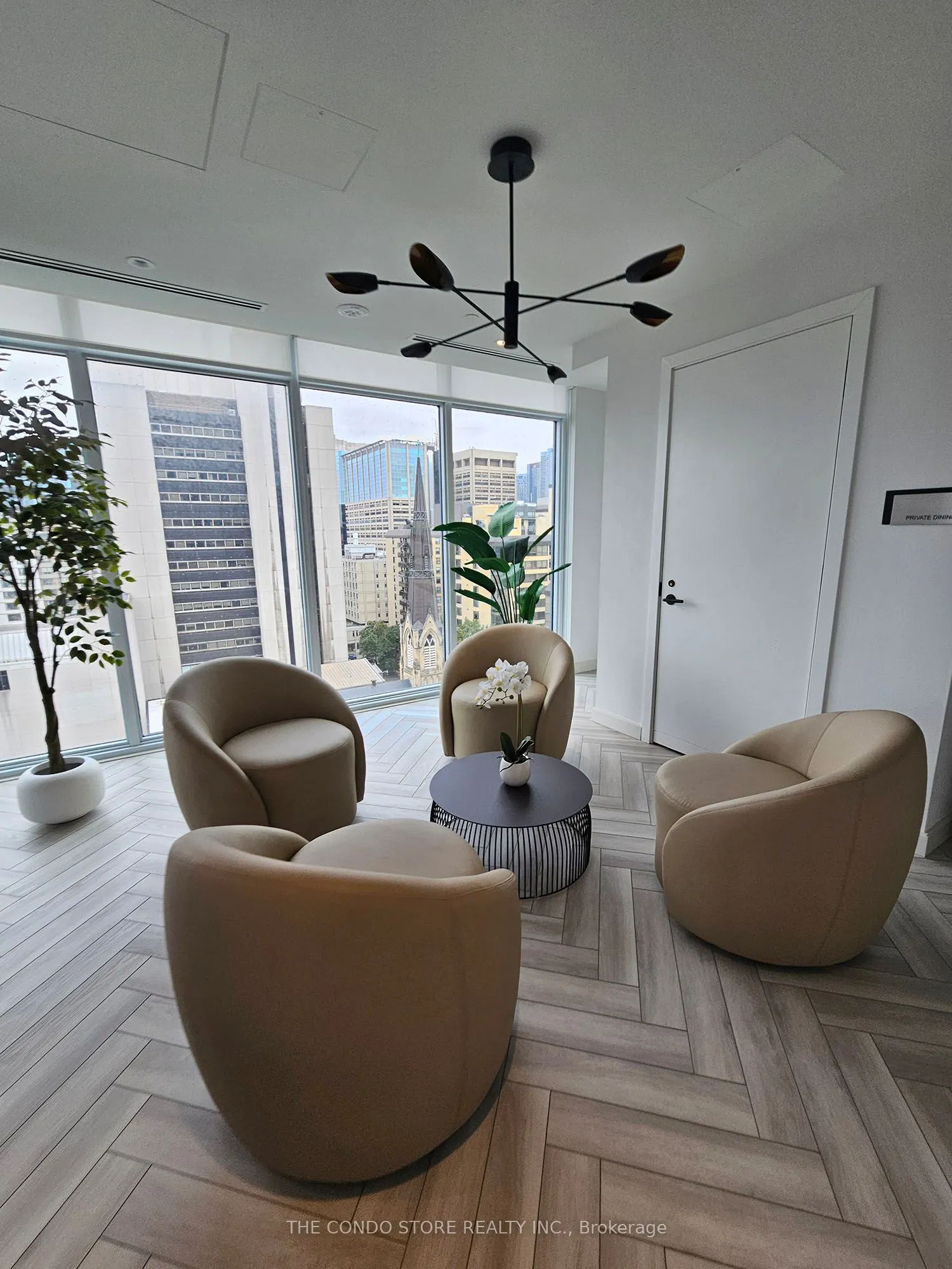 280 Dundas Street W, #804