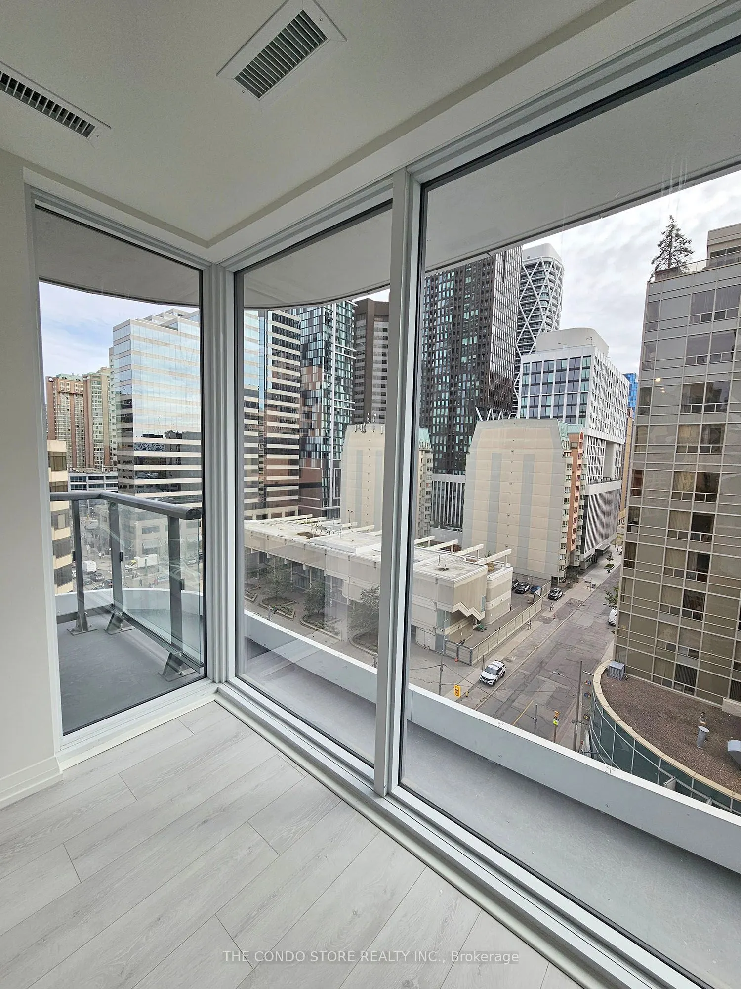 280 Dundas Street W, #804