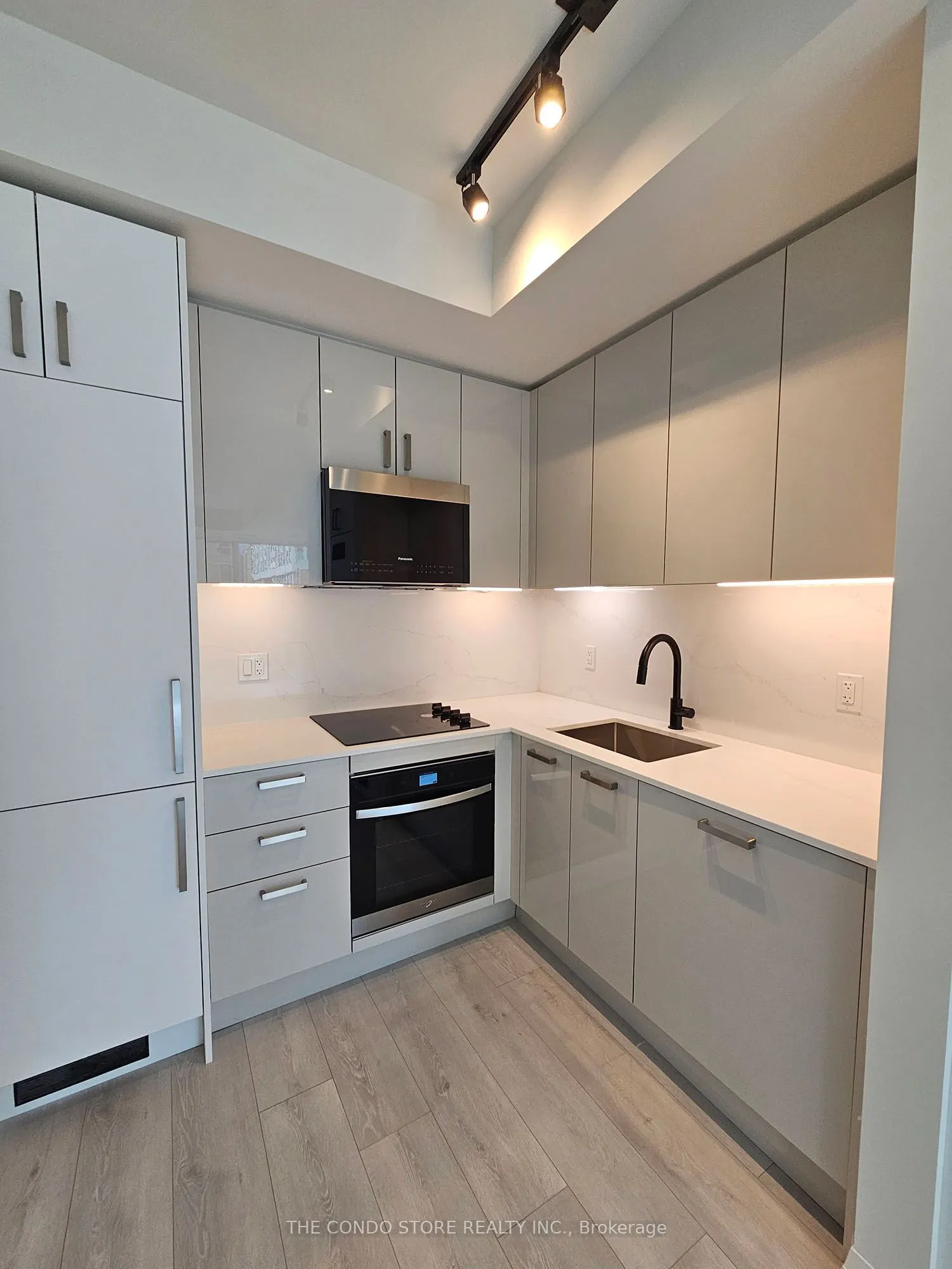 280 Dundas Street W, #804