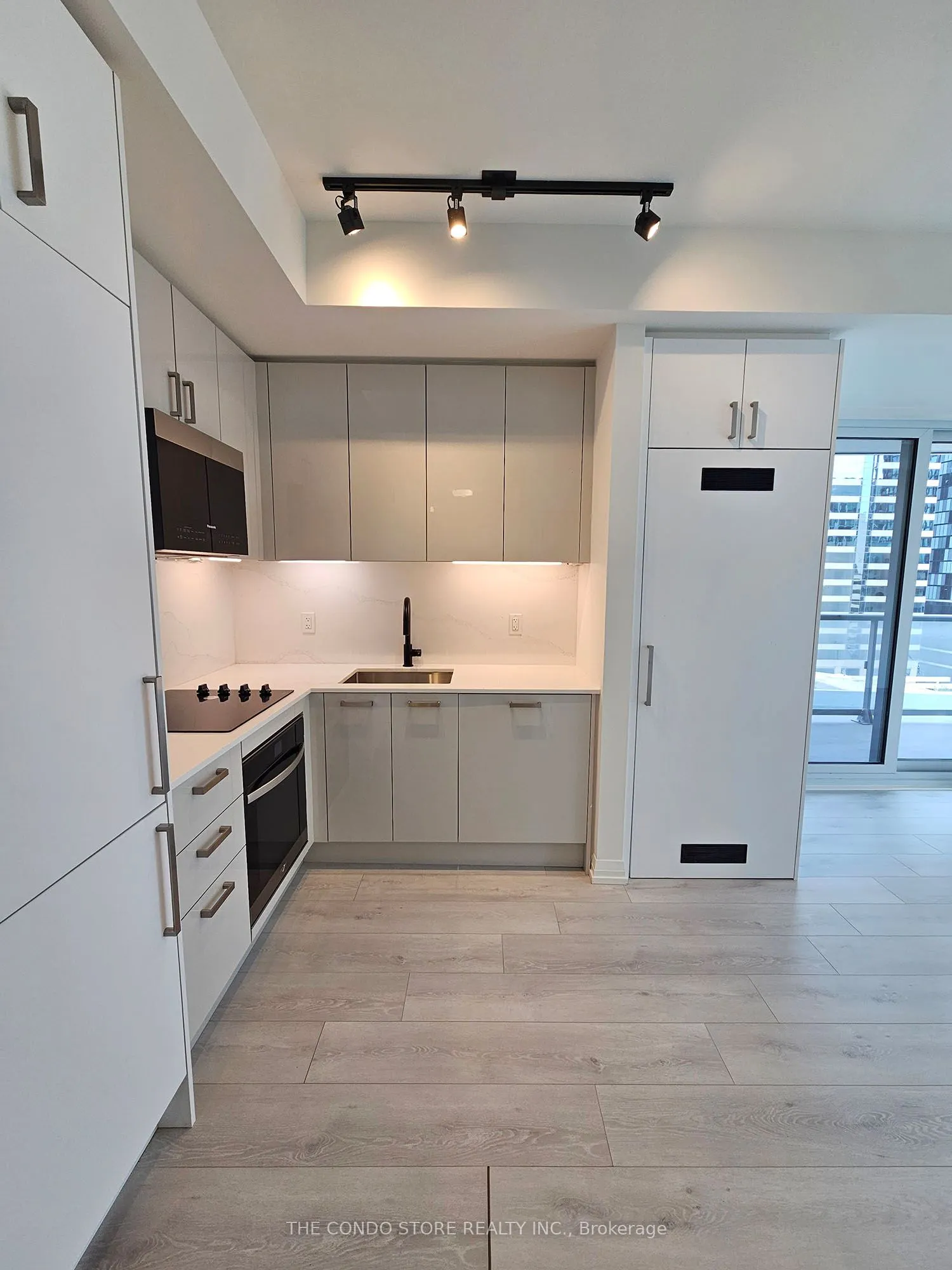 280 Dundas Street W, #804