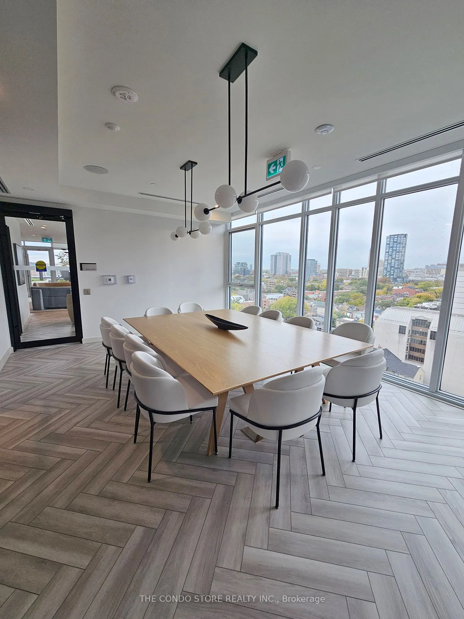 280 Dundas Street W, #804