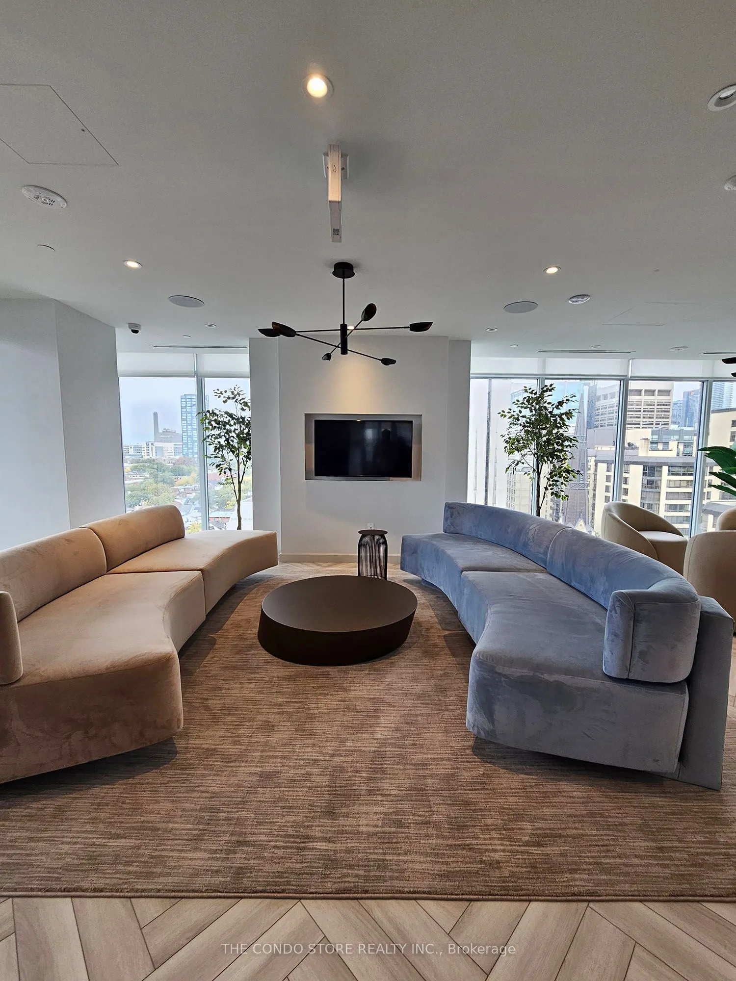 280 Dundas Street W, #804