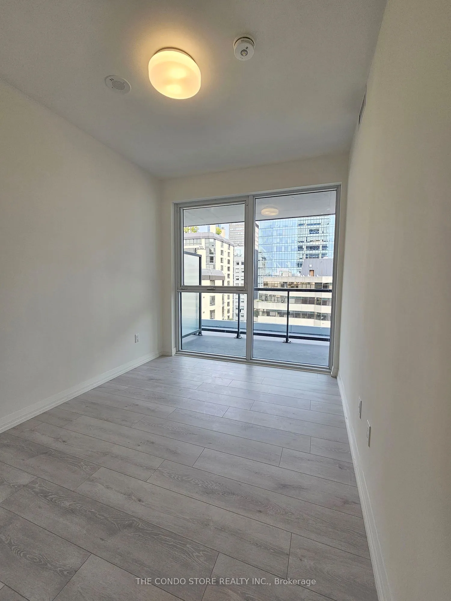 280 Dundas Street W, #804
