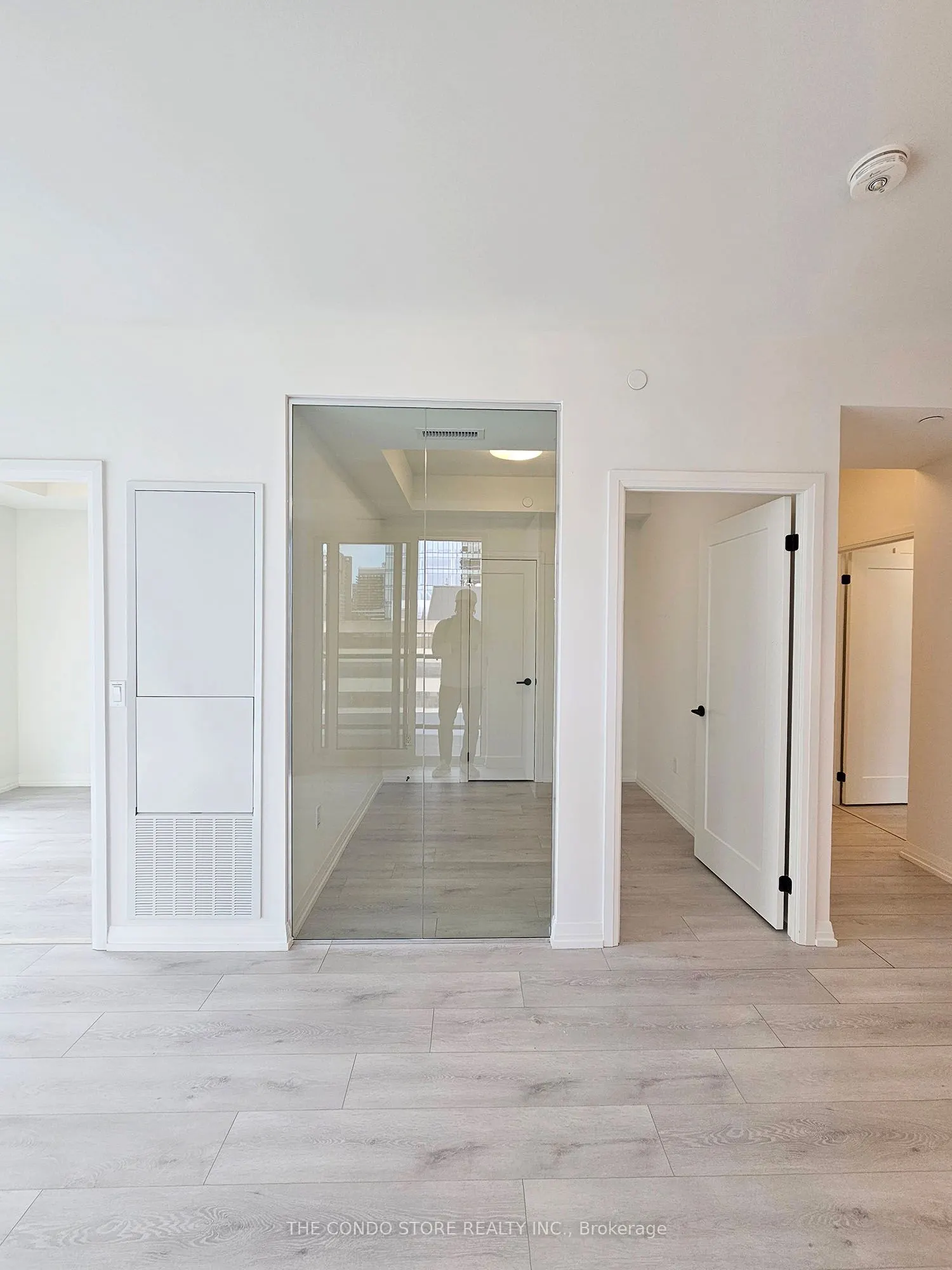 280 Dundas Street W, #804