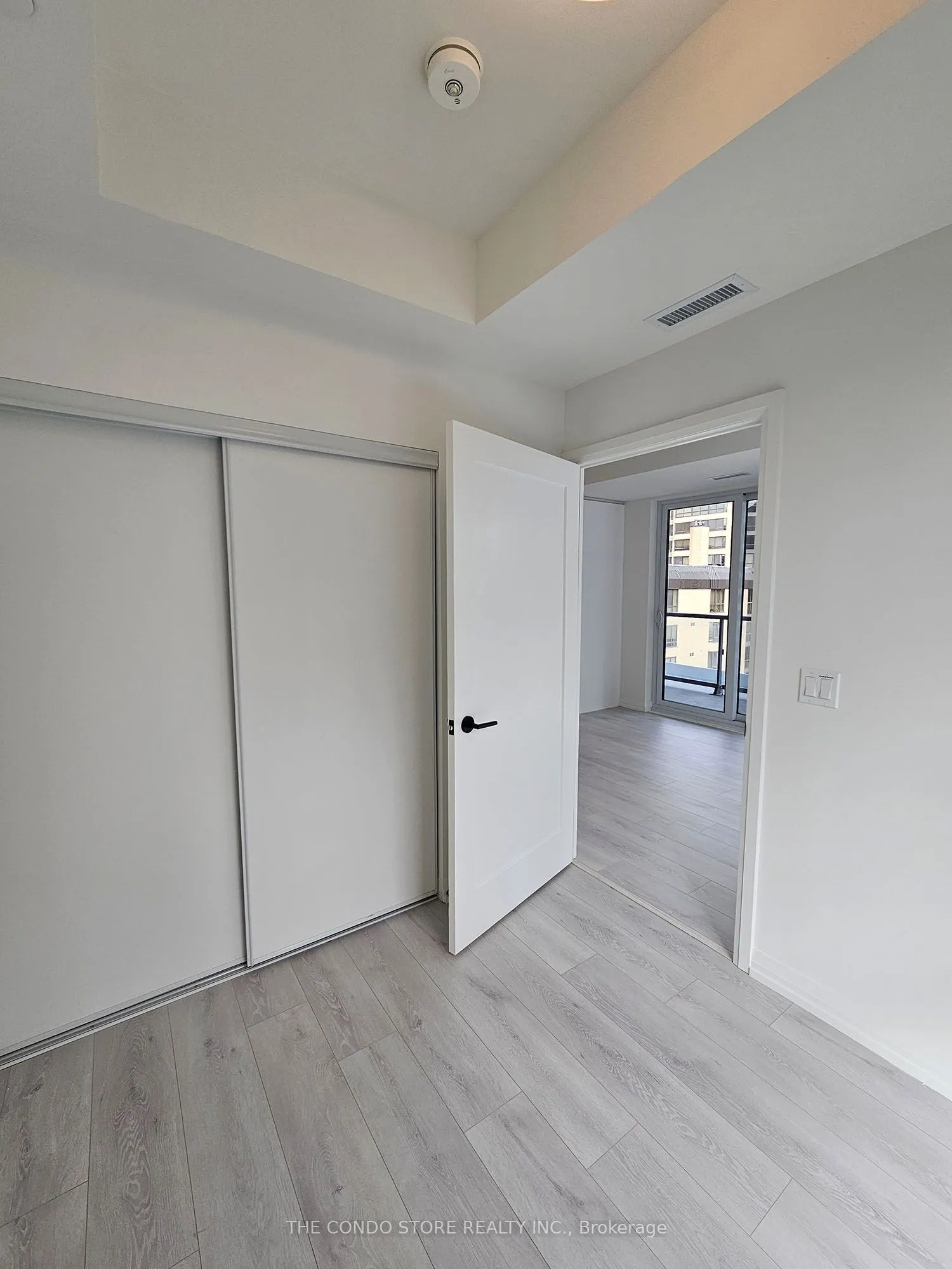 280 Dundas Street W, #804